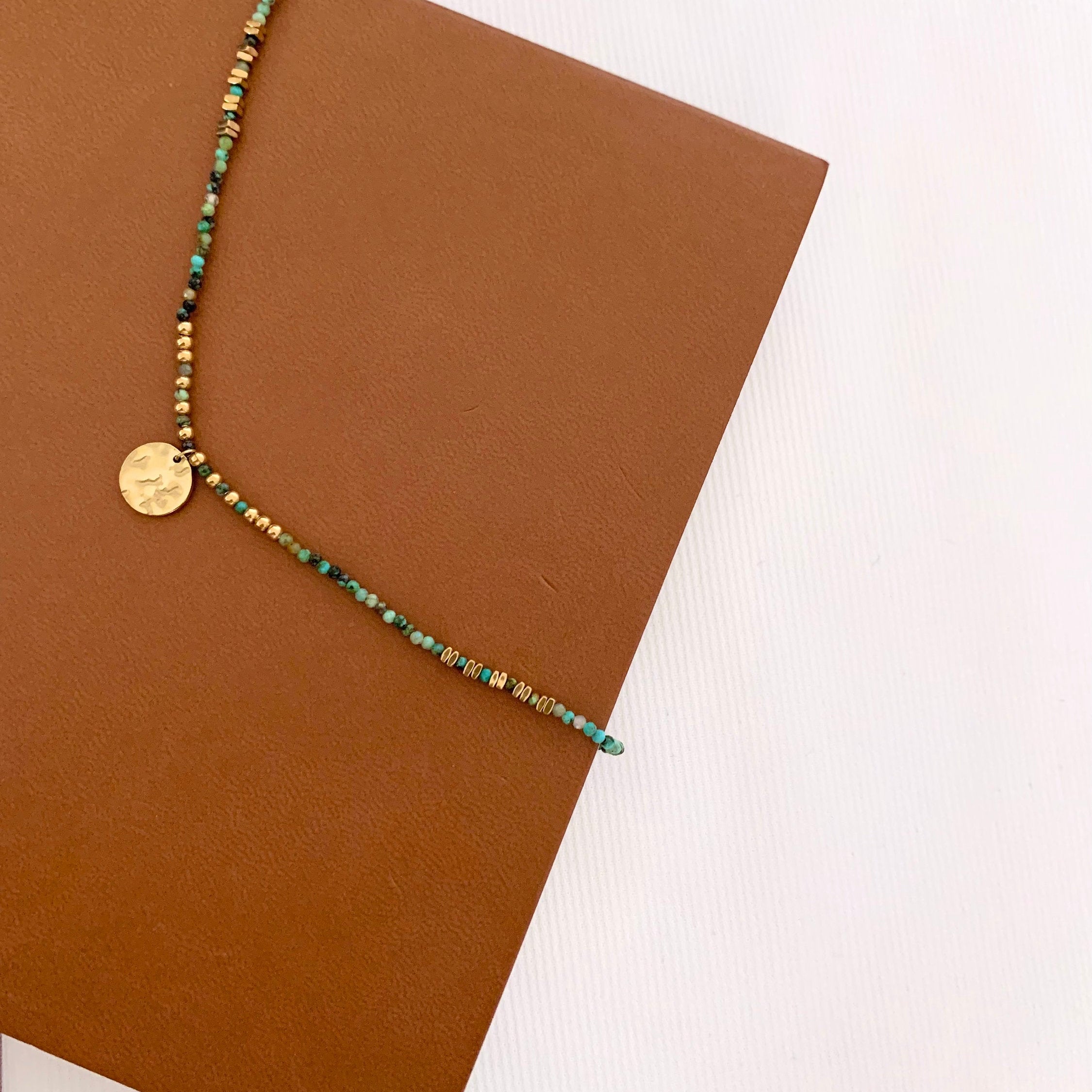 Collier pierre naturelle Turquoise d'Afrique / Collier femme perles pendentif rond acier inoxydable