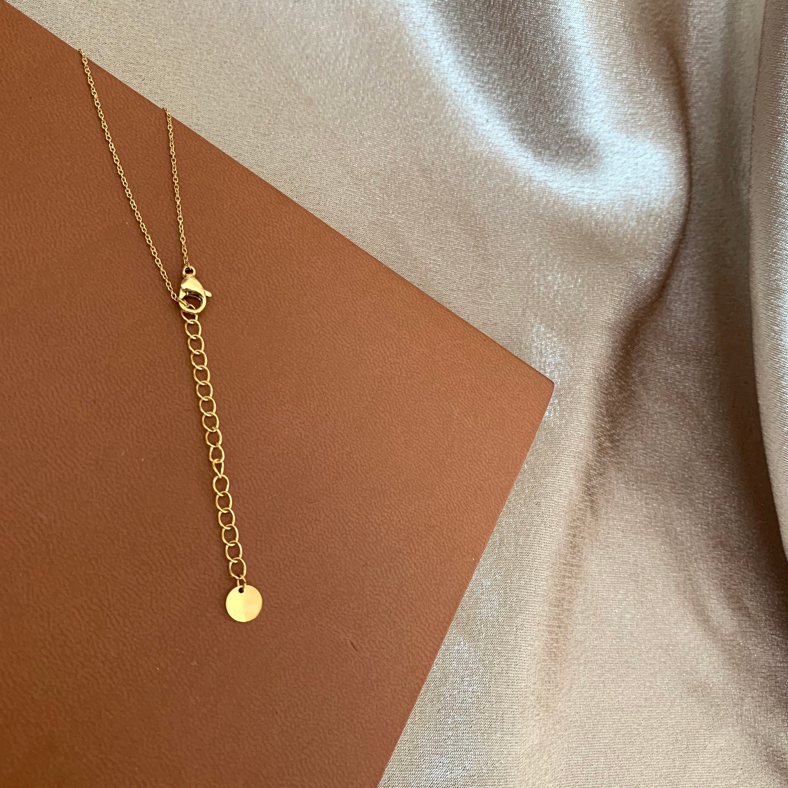 Collier fin chaine acier inoxydable pendentif pierre noire onyx / Collier femme chaine fine pierre naturelle goutte