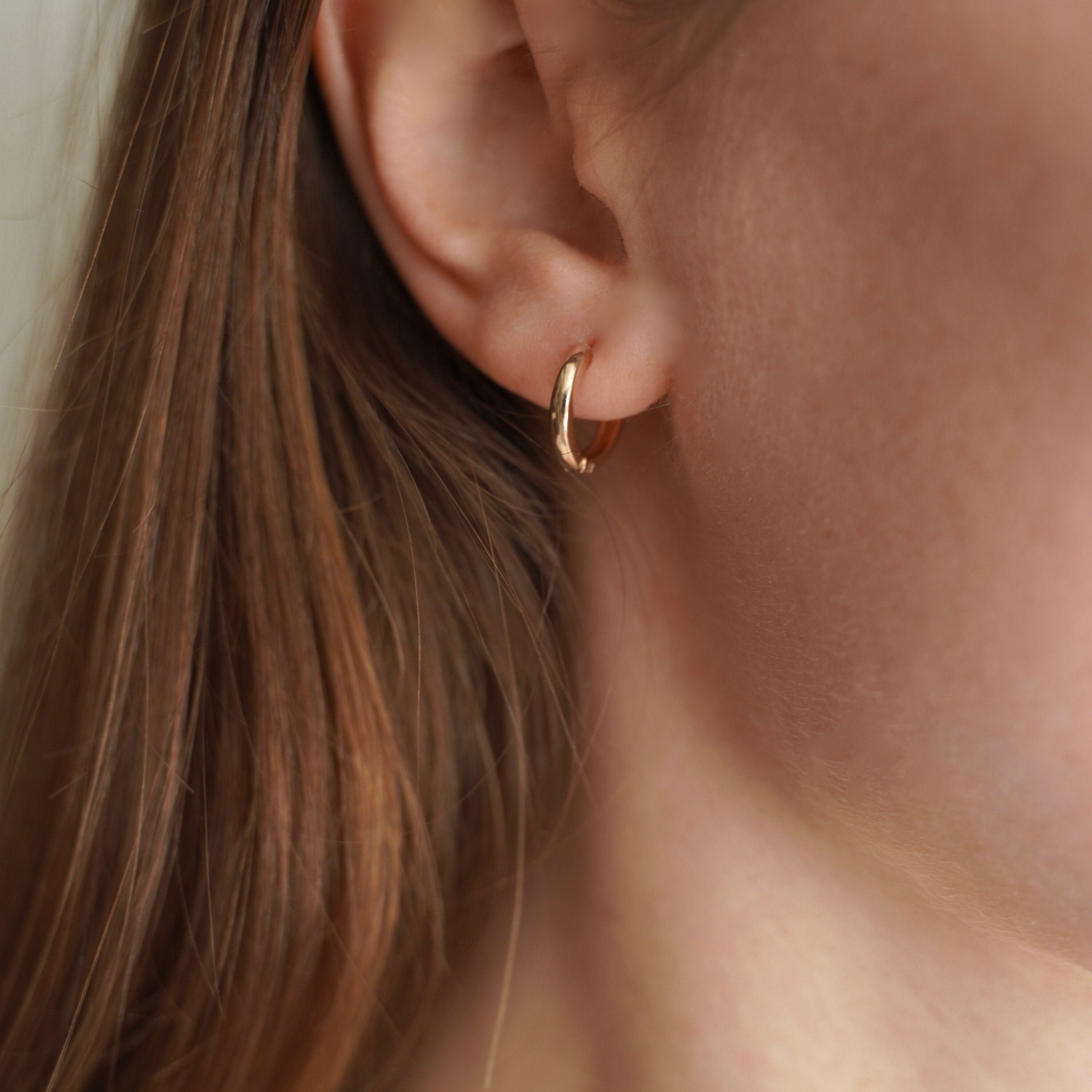 Boucles d'oreilles plaqué or mini créoles / Boucles d'oreilles minimalistes anneaux dorés / Cadeau femme