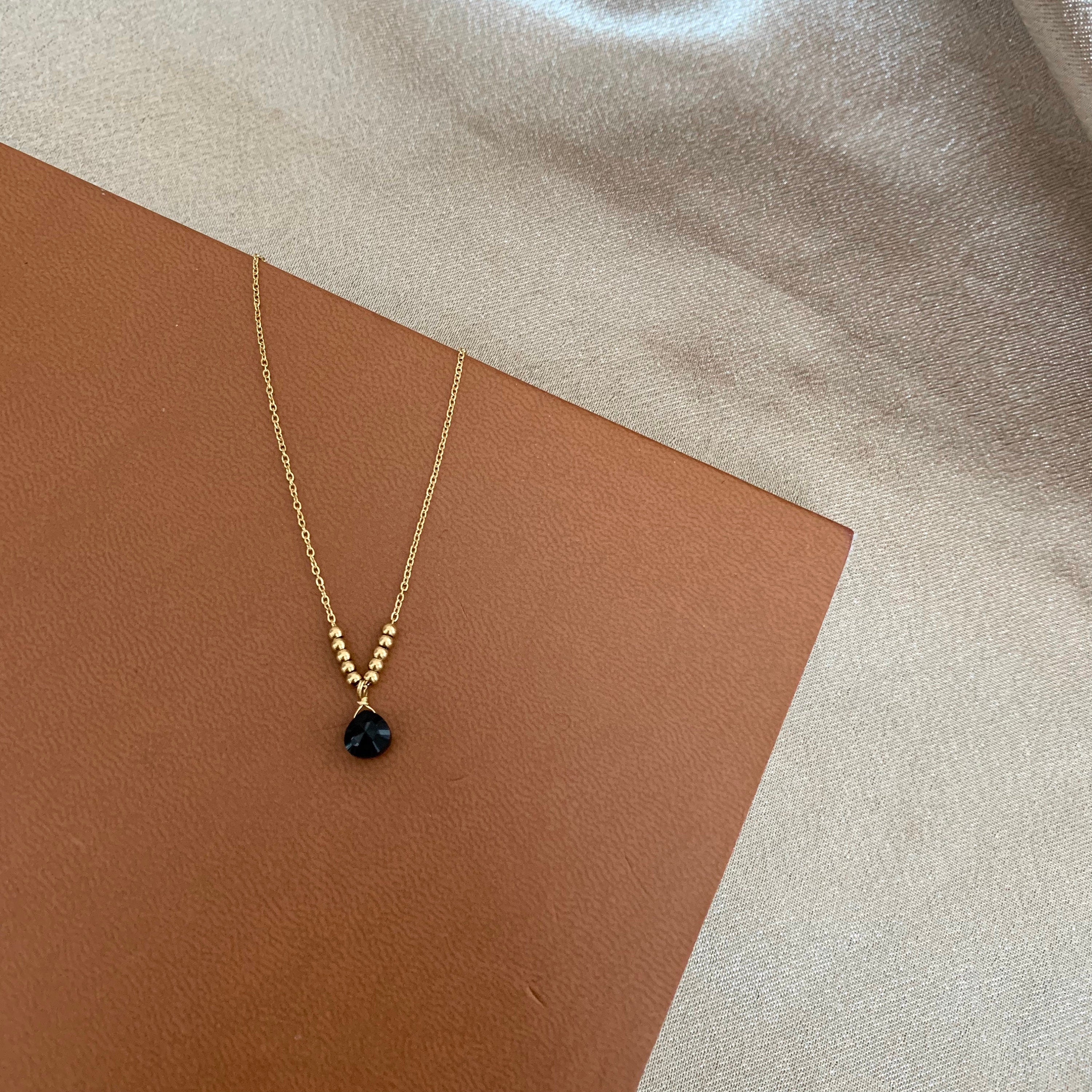 Collier fin chaine acier inoxydable pendentif pierre noire onyx / Collier femme chaine fine pierre naturelle goutte
