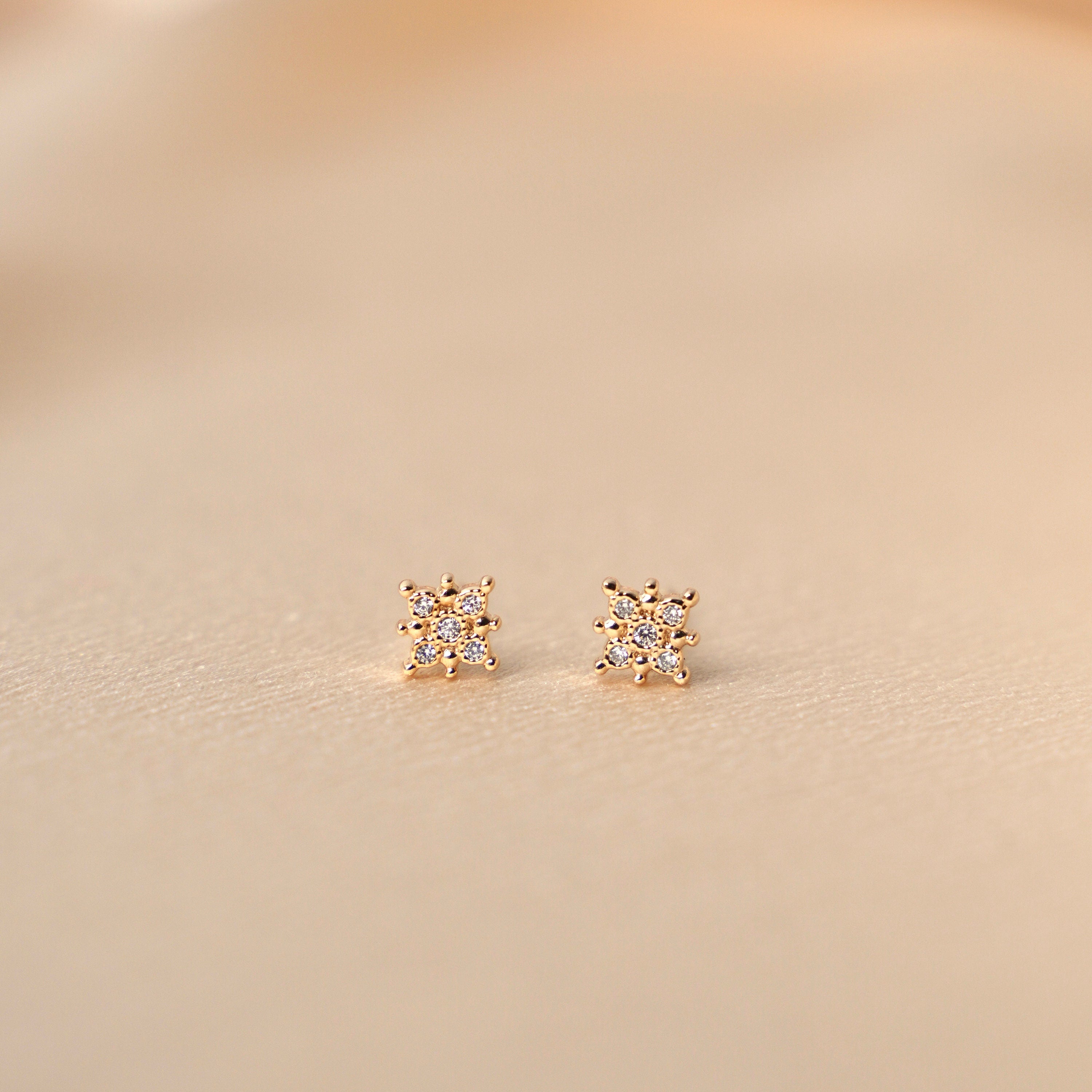 Boucles d'oreilles plaqué or fleur zircons brilliants