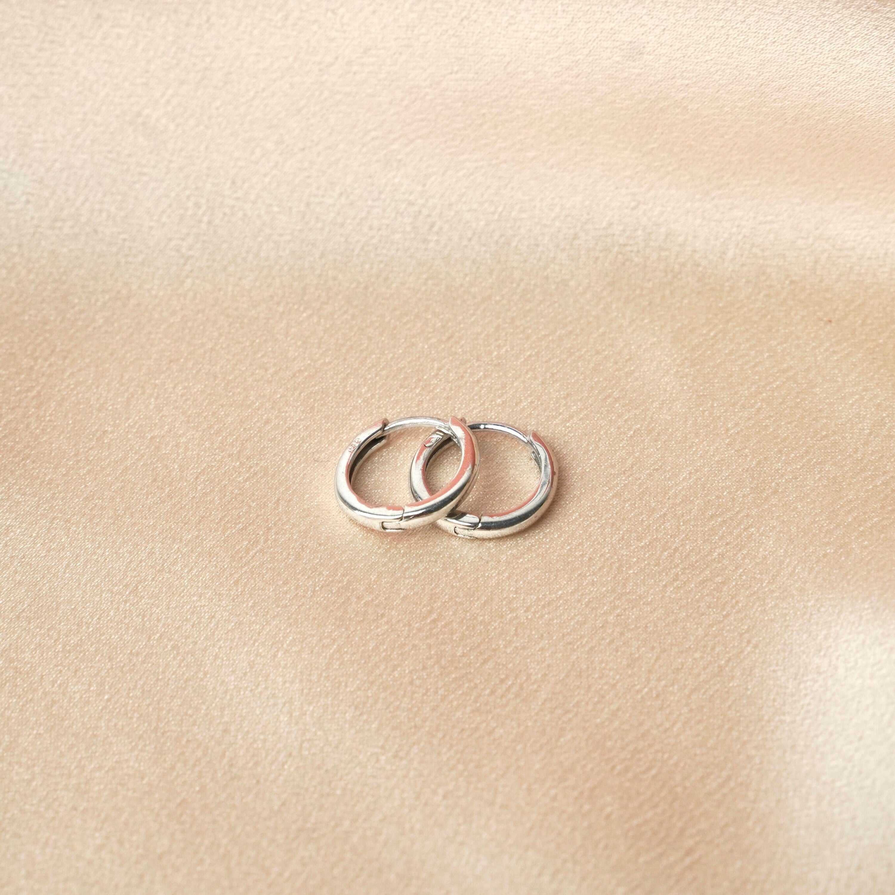 Boucles d'oreilles argent 925 mini créoles / Boucles d'oreilles minimalistes anneaux argentés / Cadeau femme