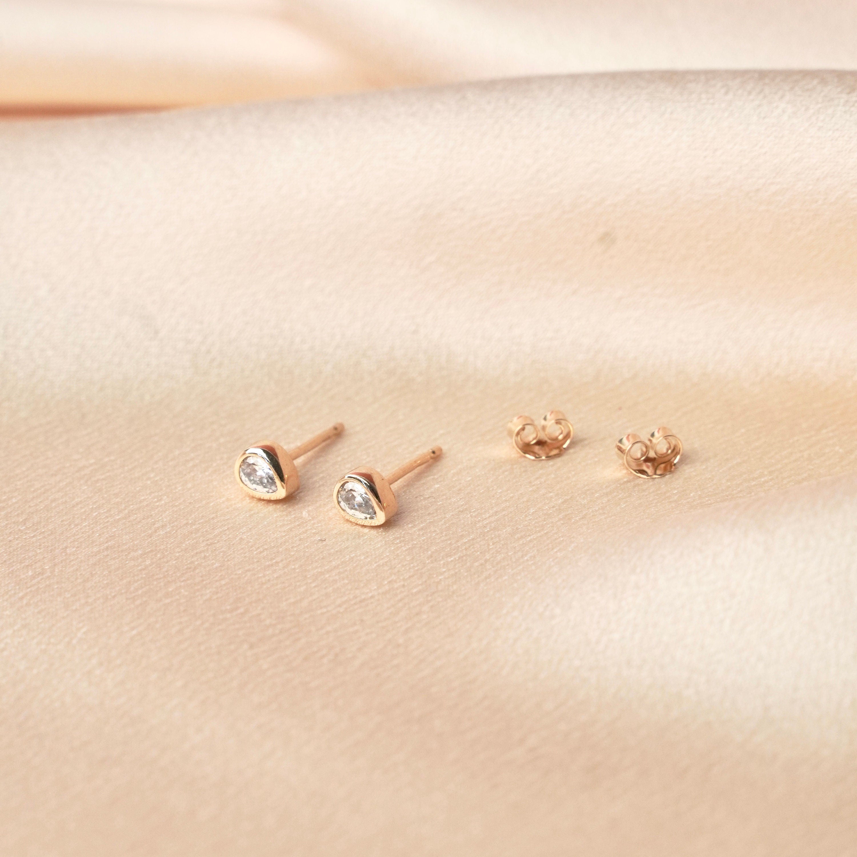 Boucles d'oreilles plaqué or 18 carats goutte oxyde de zirconium pierre transparente brilliant