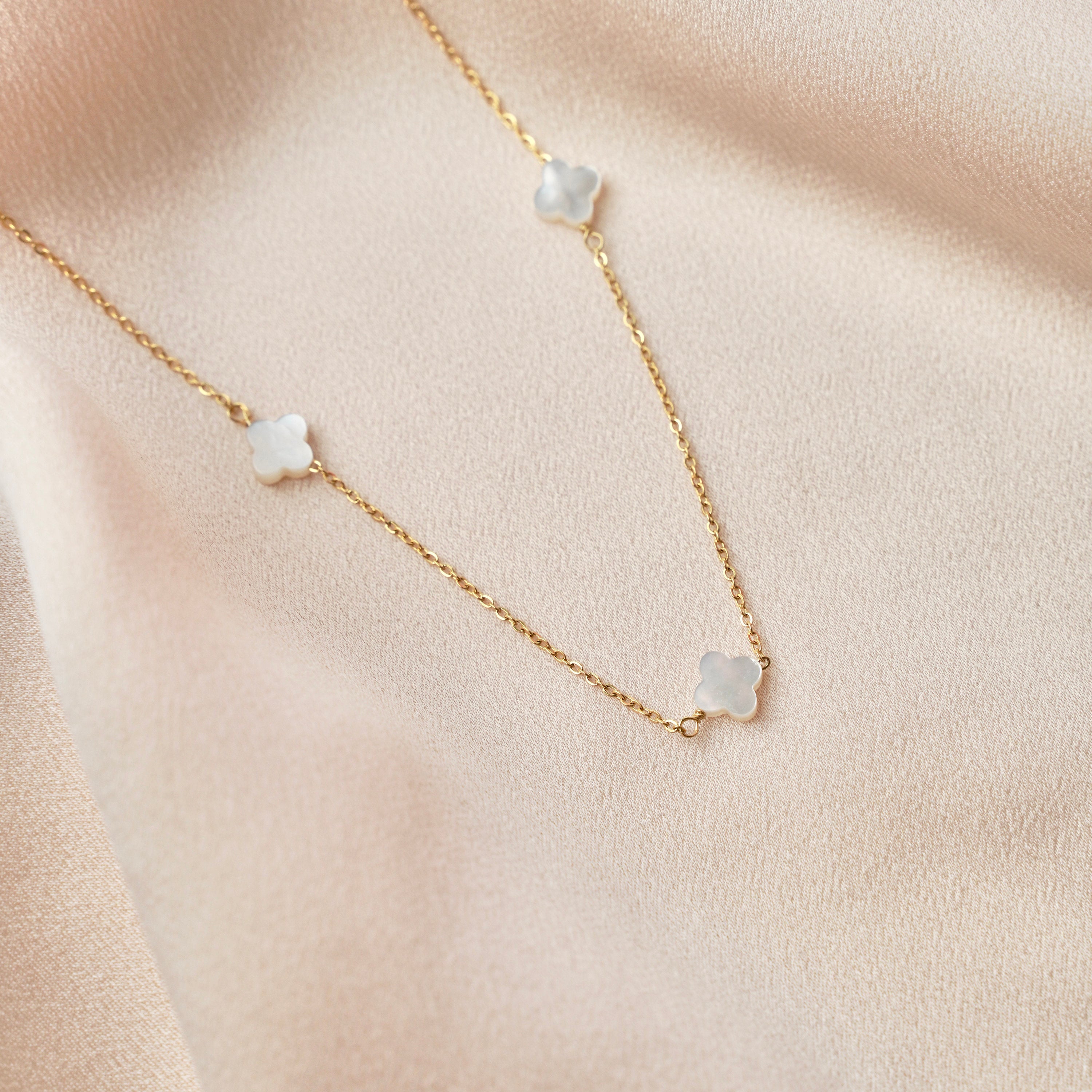 Collier fin acier inoxydable chaine fine pendentif trèfle nacre