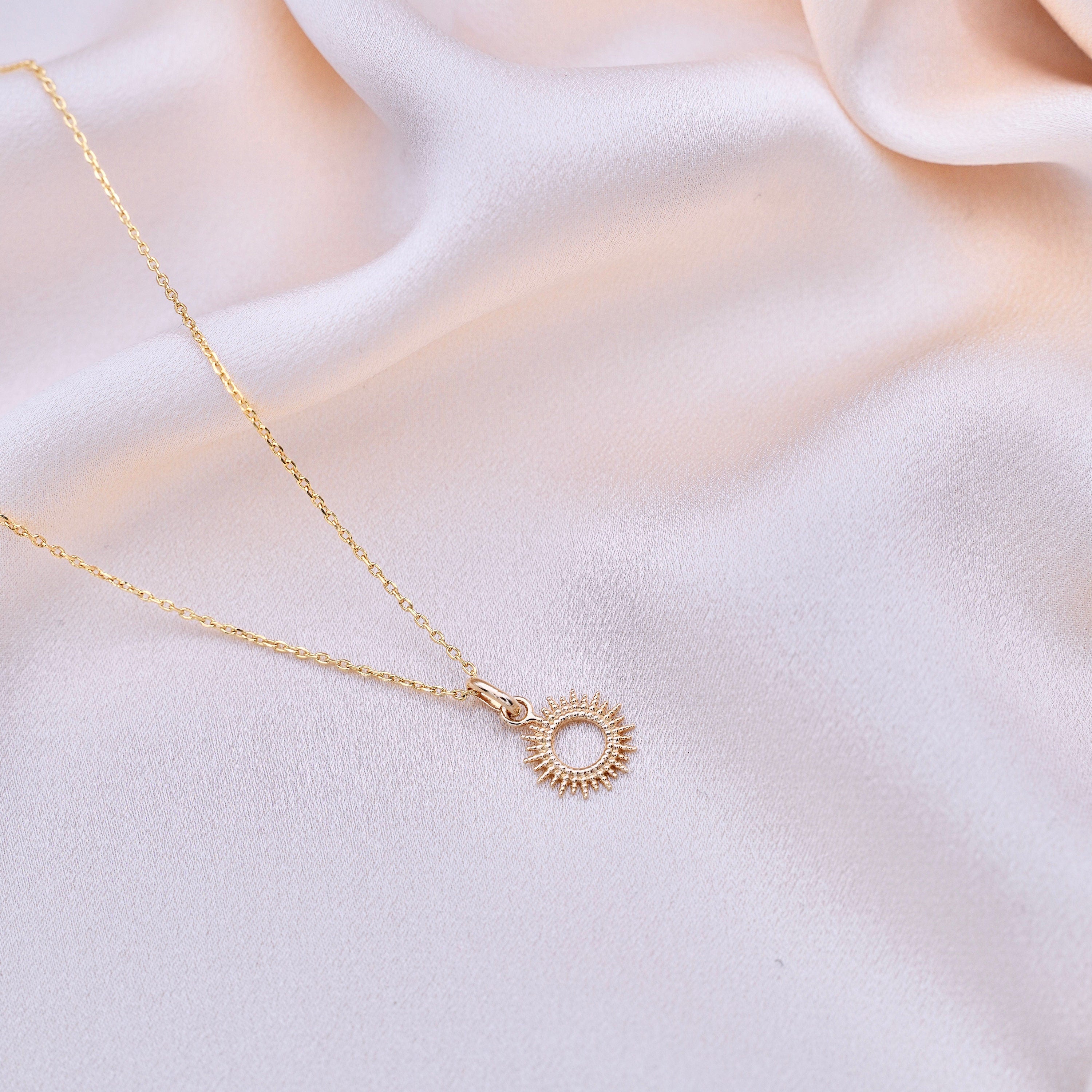 Collier plaqué or chaine pendentif soleil / Collier fin femme minimaliste chaine fine