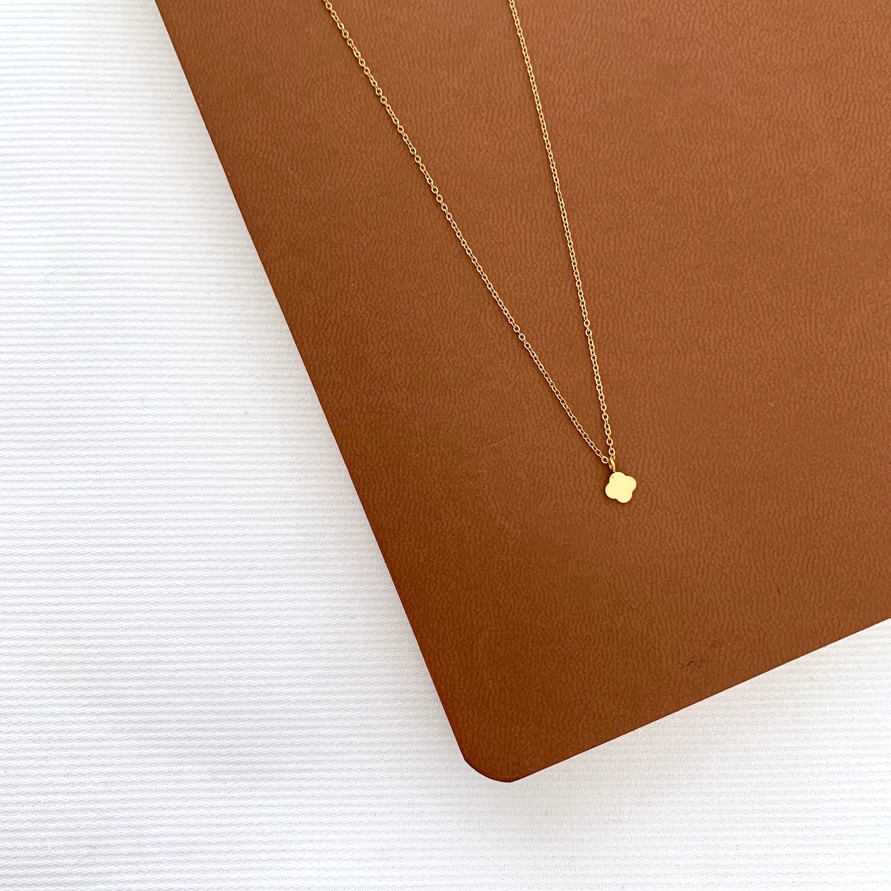 Collier femme pendentif trèfle / Collier fin en acier inoxydable chaine fine pendentif chance
