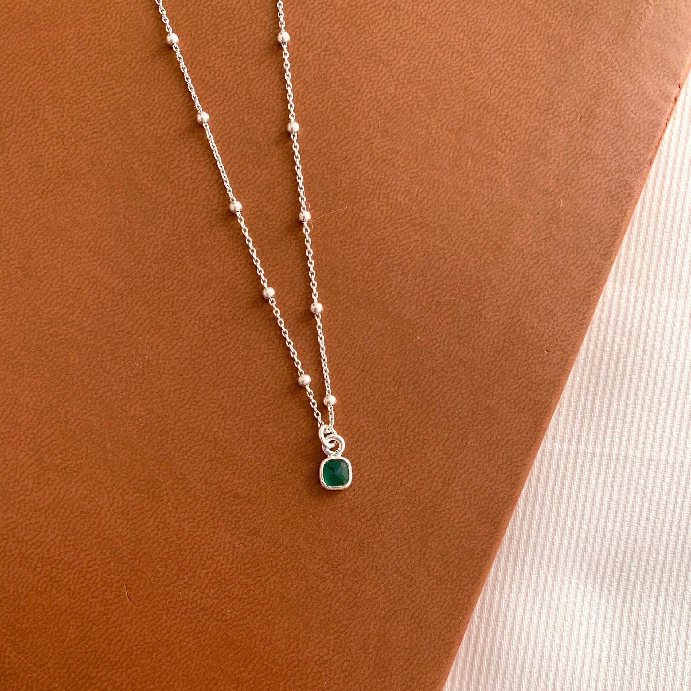 Collier Plaqué or 18k pendentif carré pierre naturelle Agate verte / Collier fin femme chaine à billes