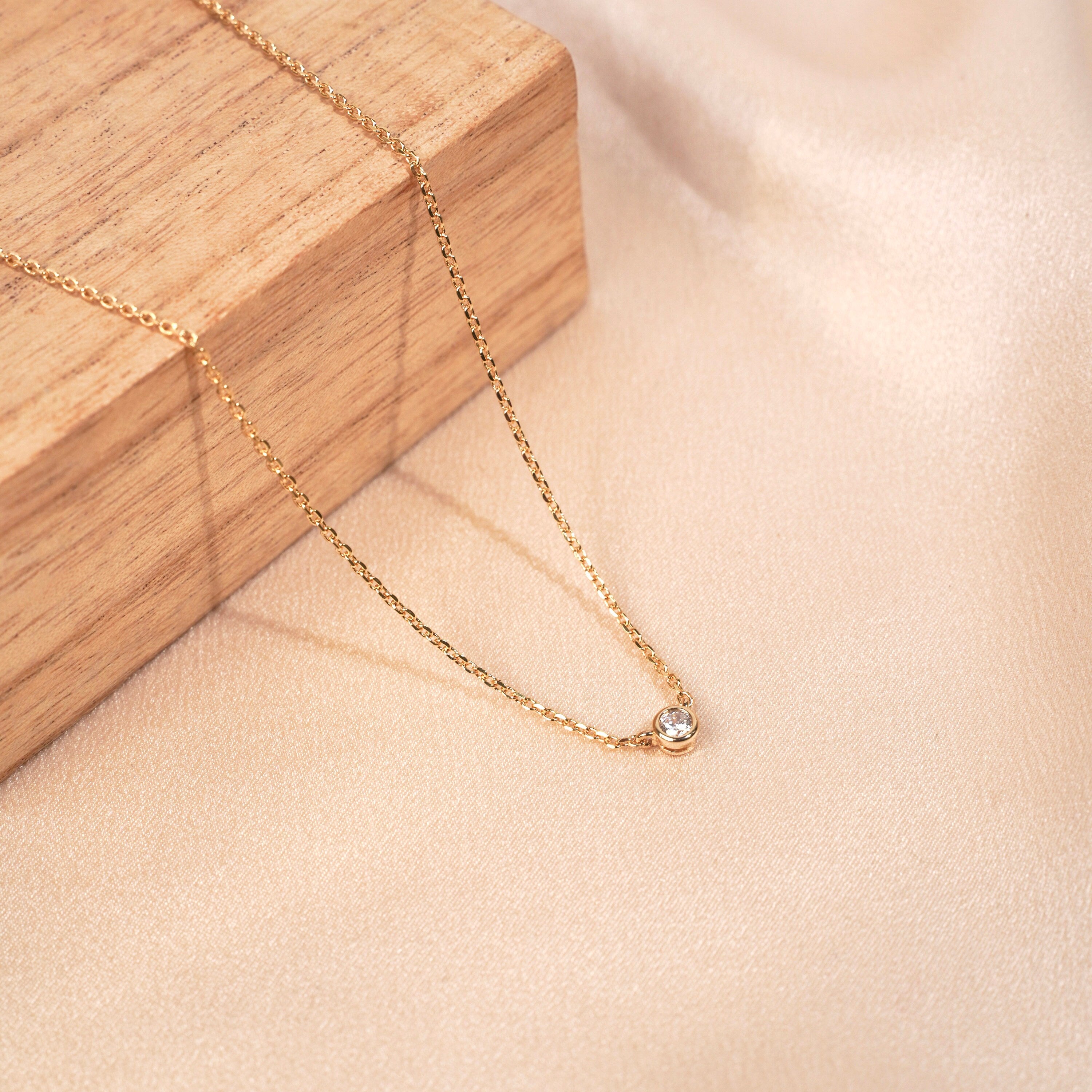 Collier plaqué or 18 carats pendentif rond oxyde de zirconium / Cadeau femme