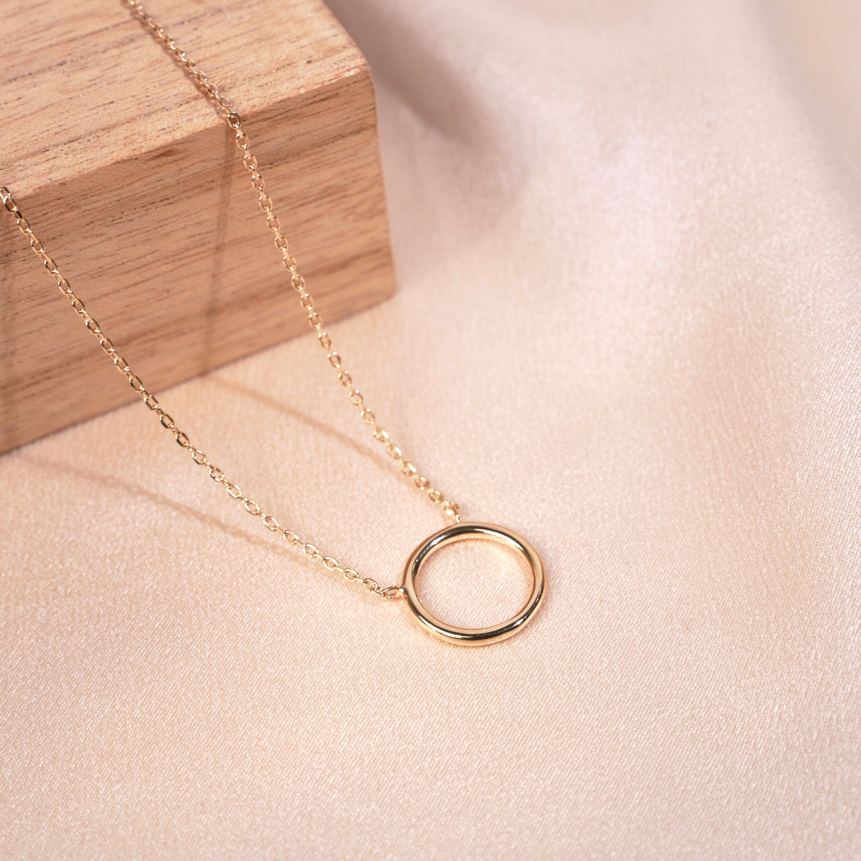 Collier plaqué or pendentif anneau rond / Collier femme chaine