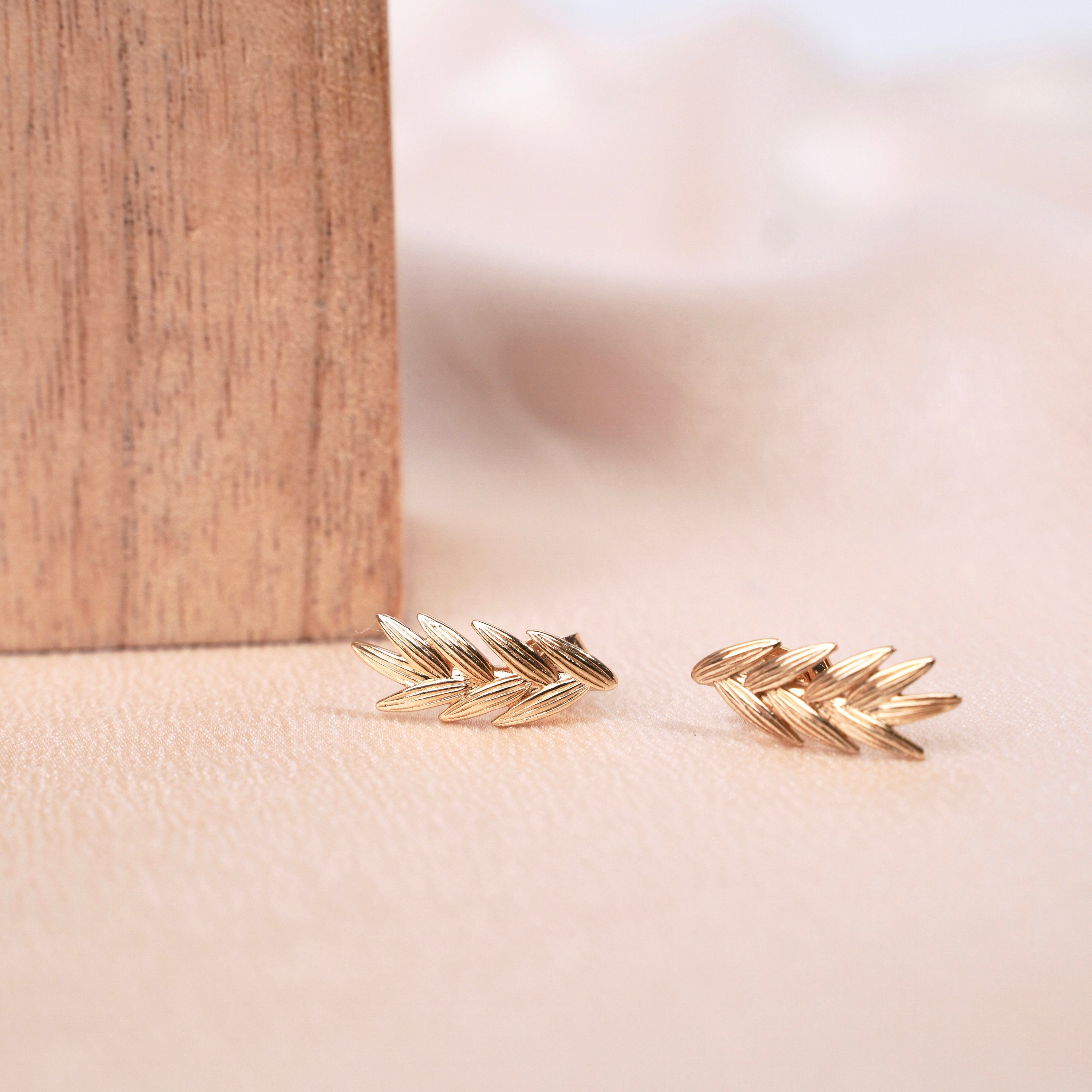 Boucles d'oreilles plaqué or feuille laurier / Boucles d'oreilles montantes épis / Cadeau femme