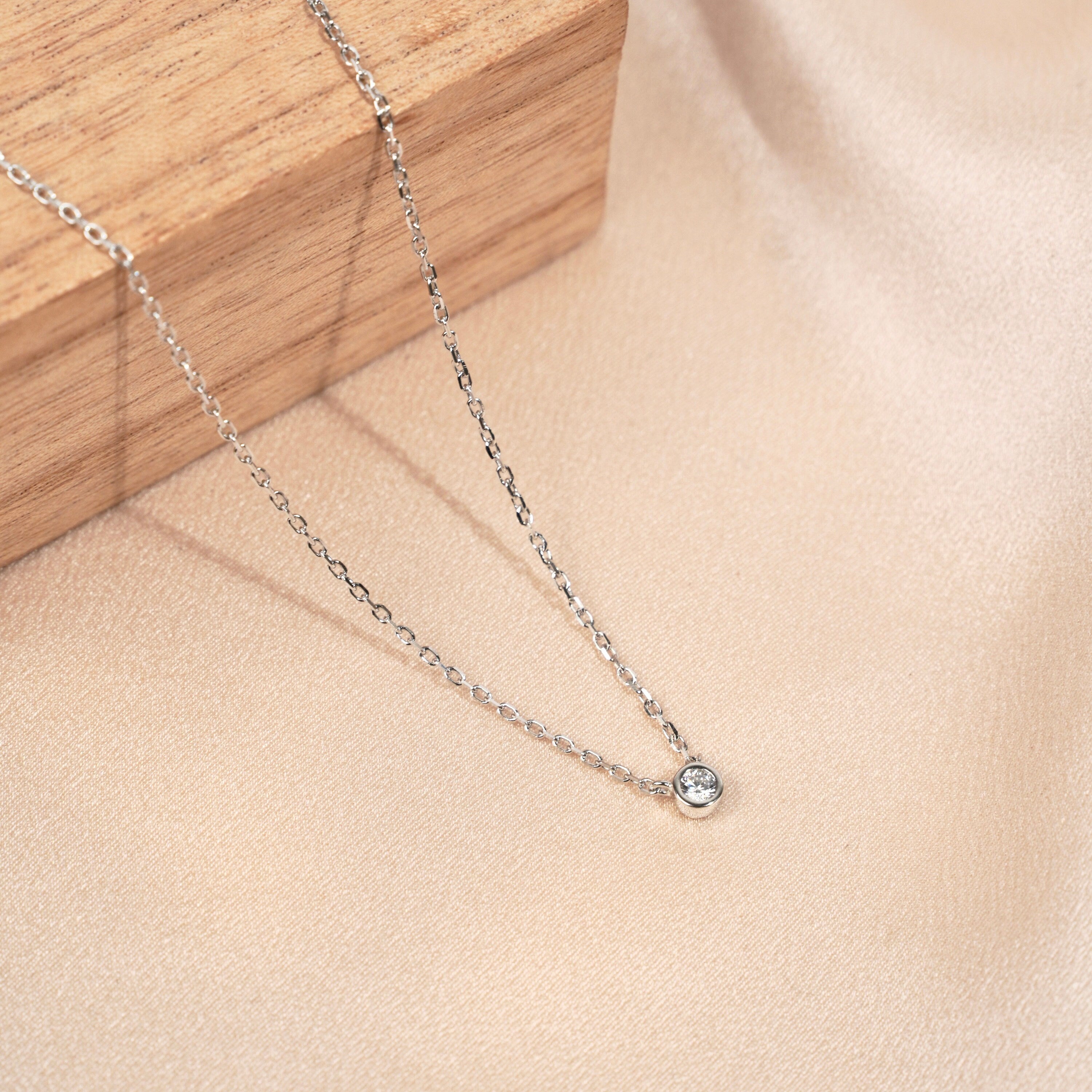 Collier plaqué or 18 carats pendentif rond oxyde de zirconium / Cadeau femme