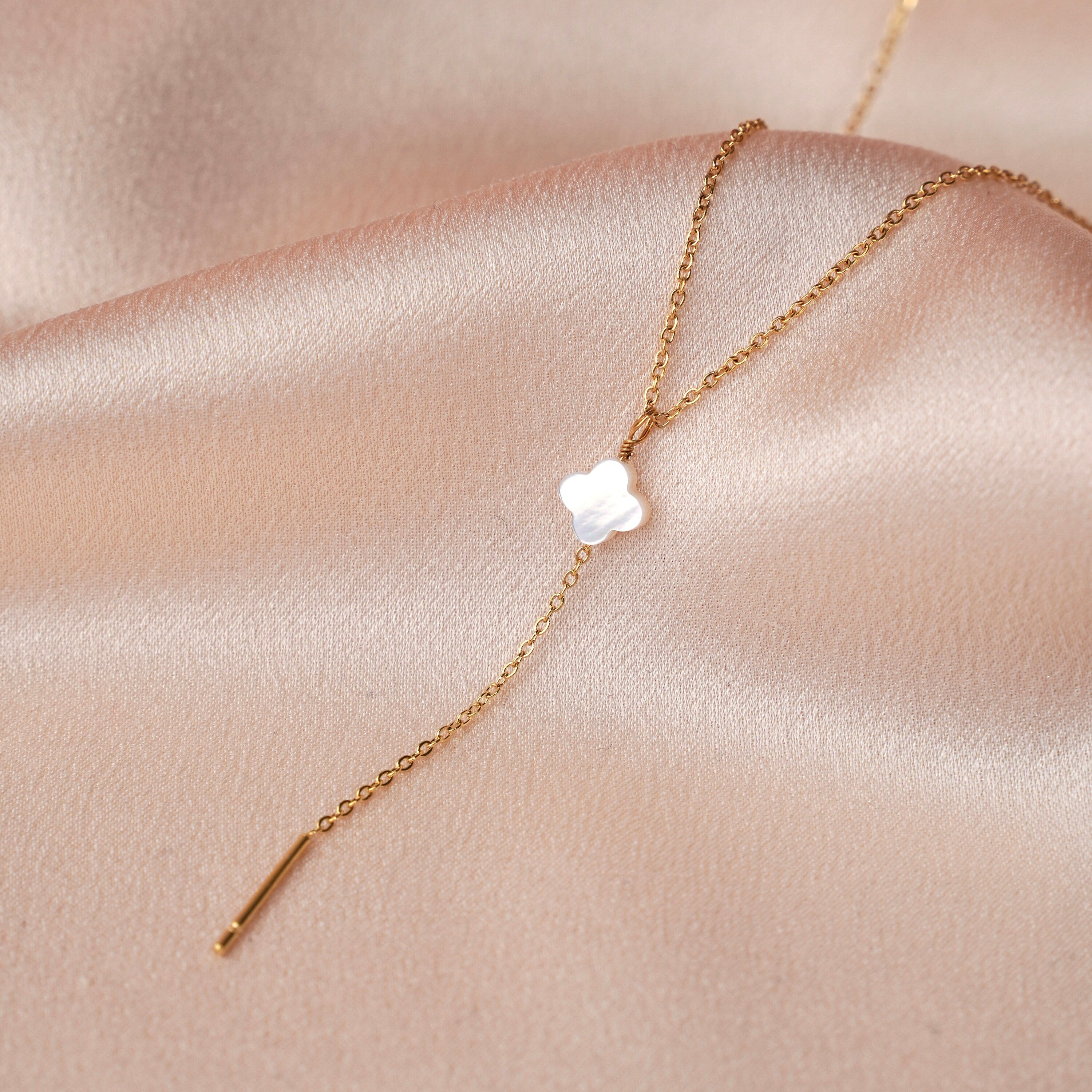 Collier femme long en acier inoxydable et nacre blanche / Collier en Y lasso