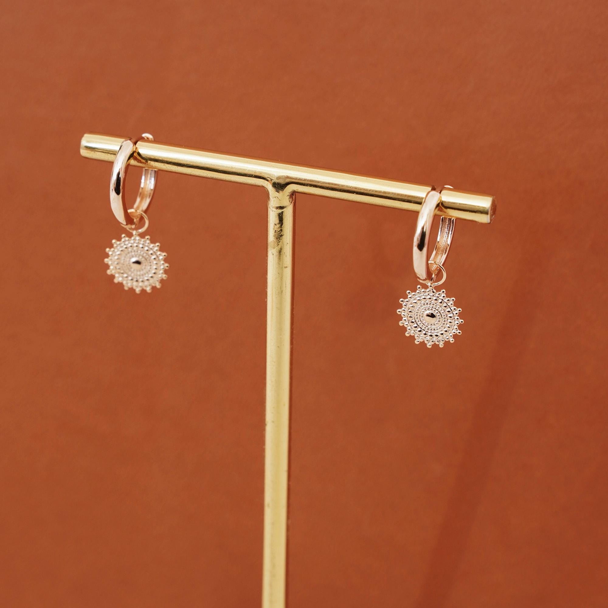 Boucles d'oreilles plaqué or pendentif rond soleil / Boucles d'oreilles pendantes / Dormeuses
