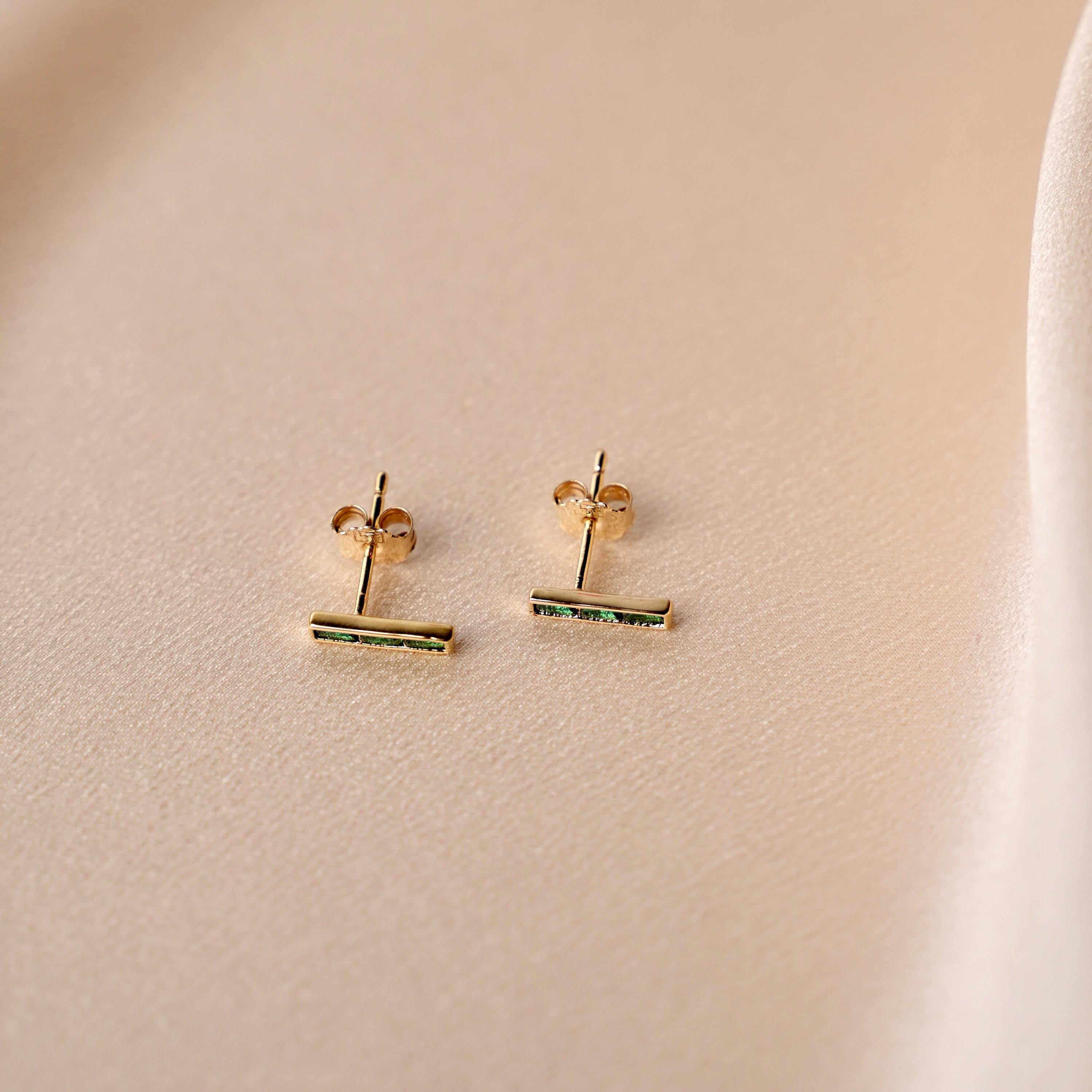 Boucles d'oreilles plaqué or barre pierre vert émeraude