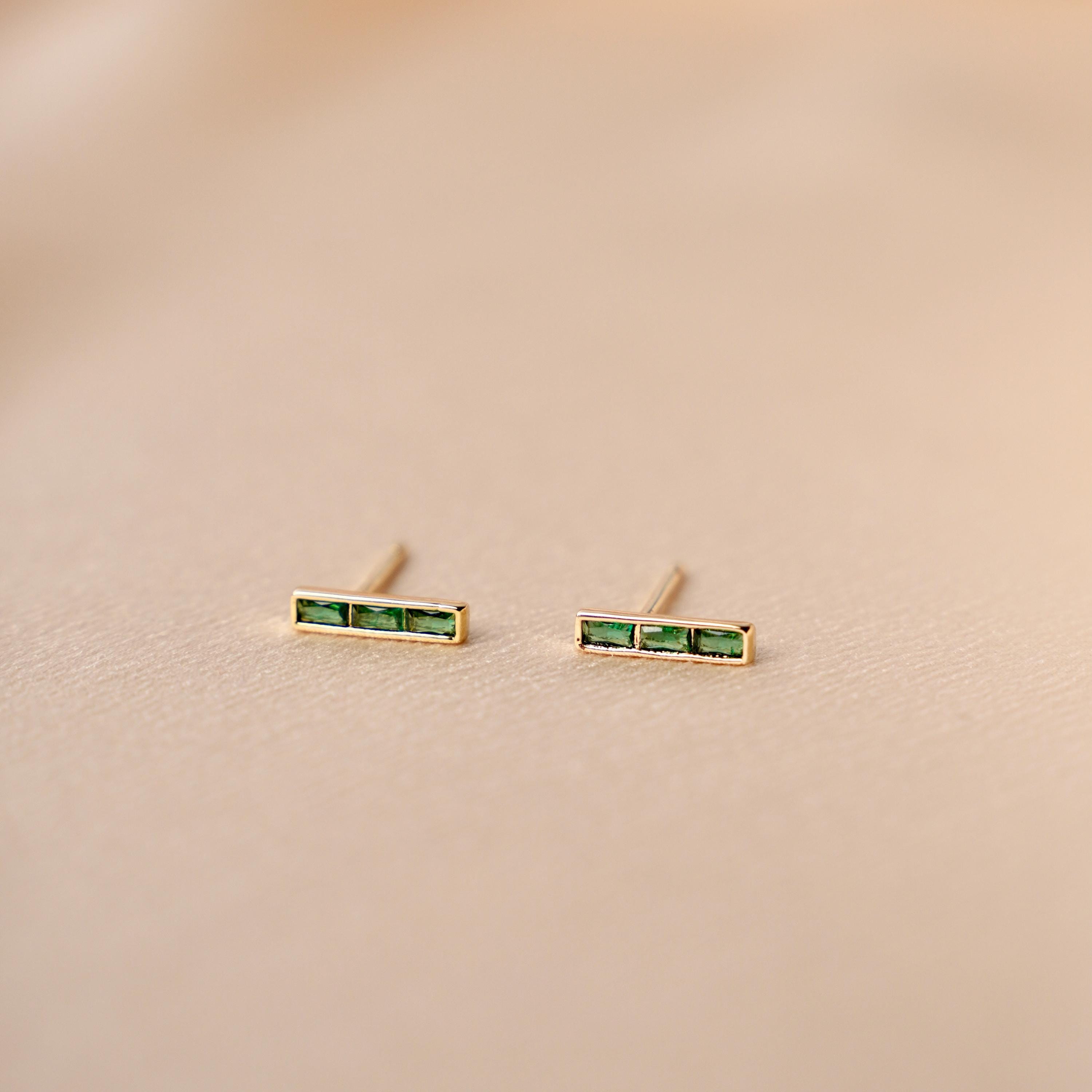 Boucles d'oreilles plaqué or barre pierre vert émeraude