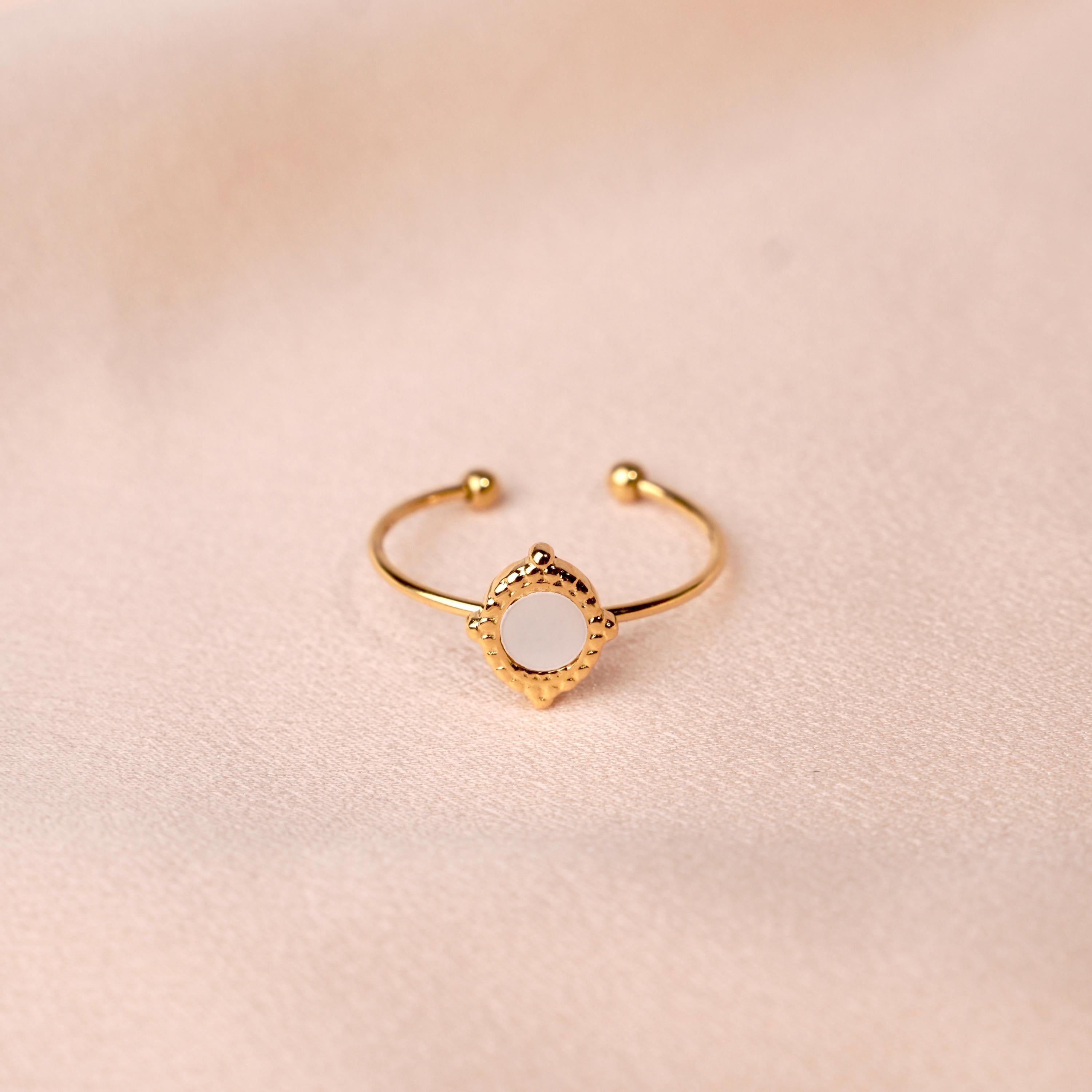 Bague femme acier inoxydable moderne pierre naturelle nacre blanche / bague fine réglable dorée water resistant