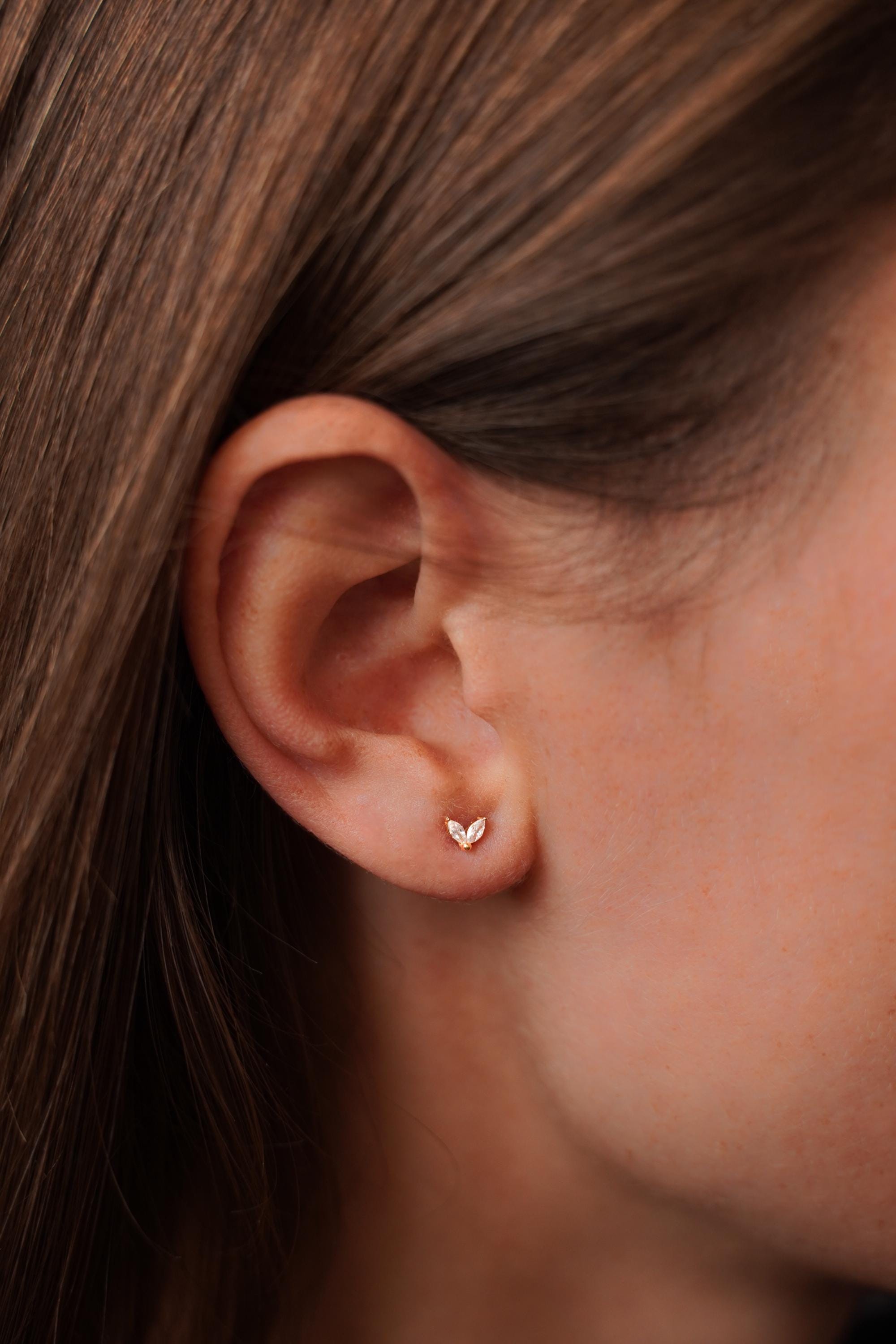 Piercing d'oreille en oxyde de zirconium et acier inoxydable / Boucle d'oreille minimaliste individuelle
