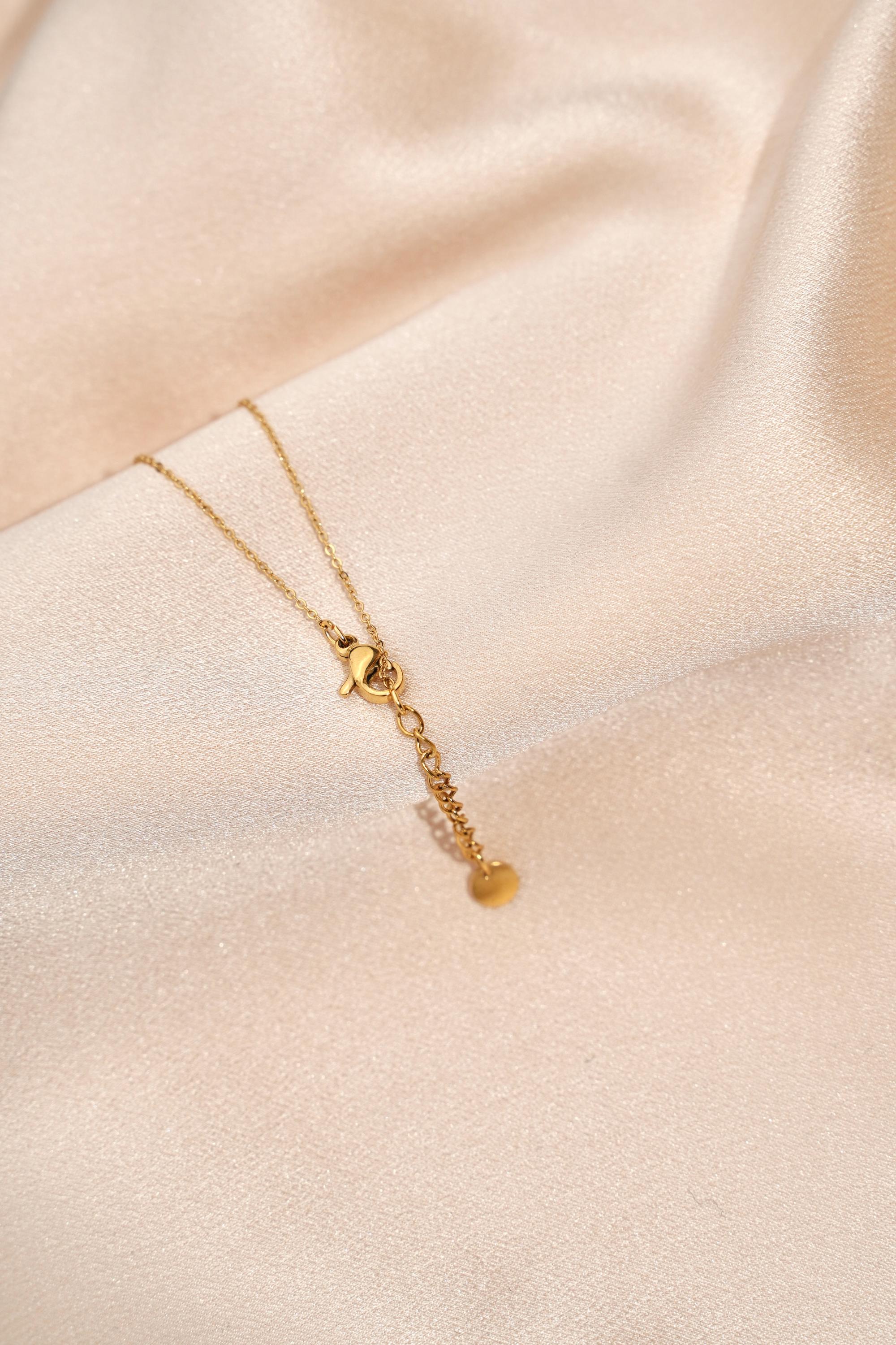 Bijou de main en acier inoxydable et perles d'eau douce / Chaine de main perle nacre