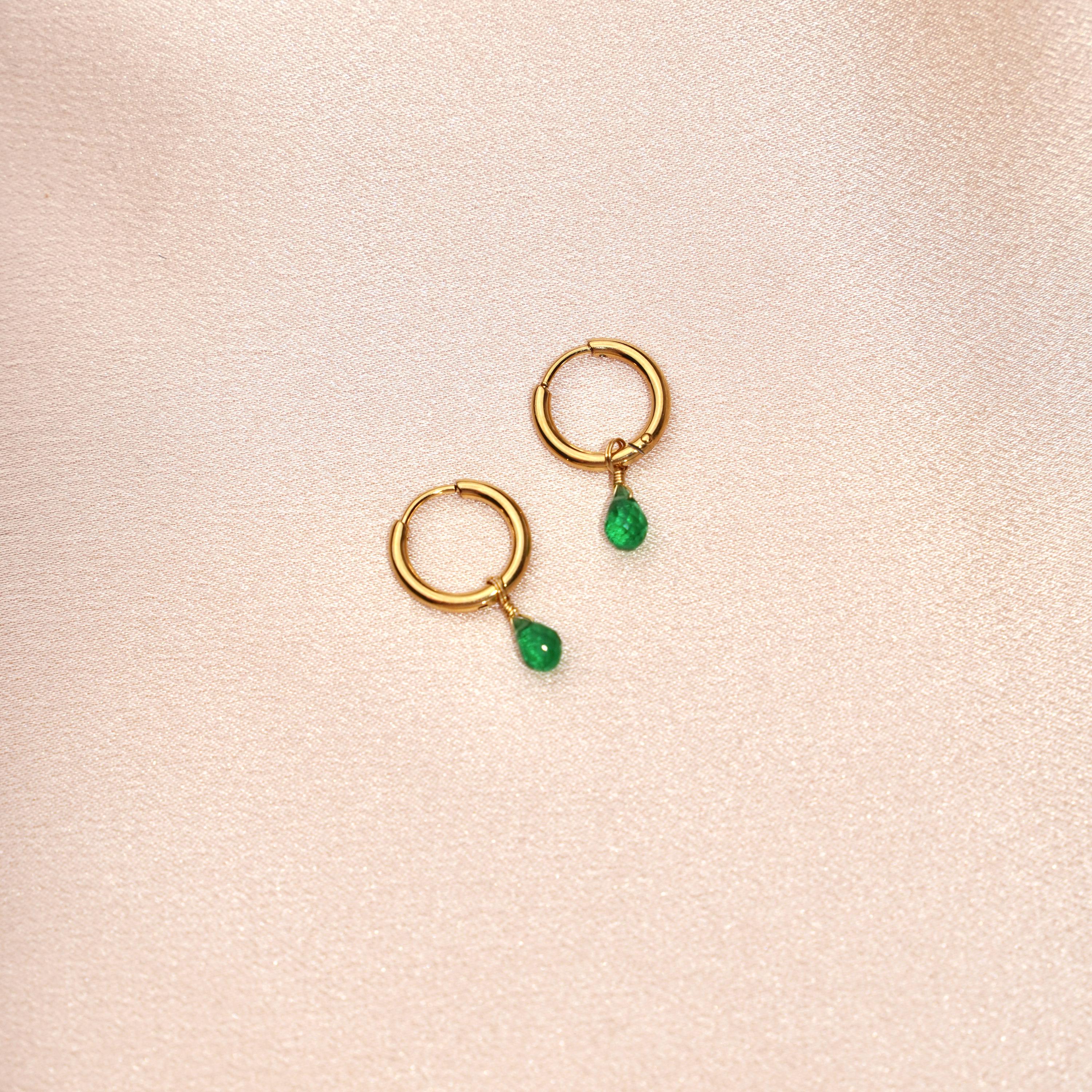 Boucles d'oreilles acier inoxydable mini créoles pendantes goutte cristal vert / Dormeuses pierre verte