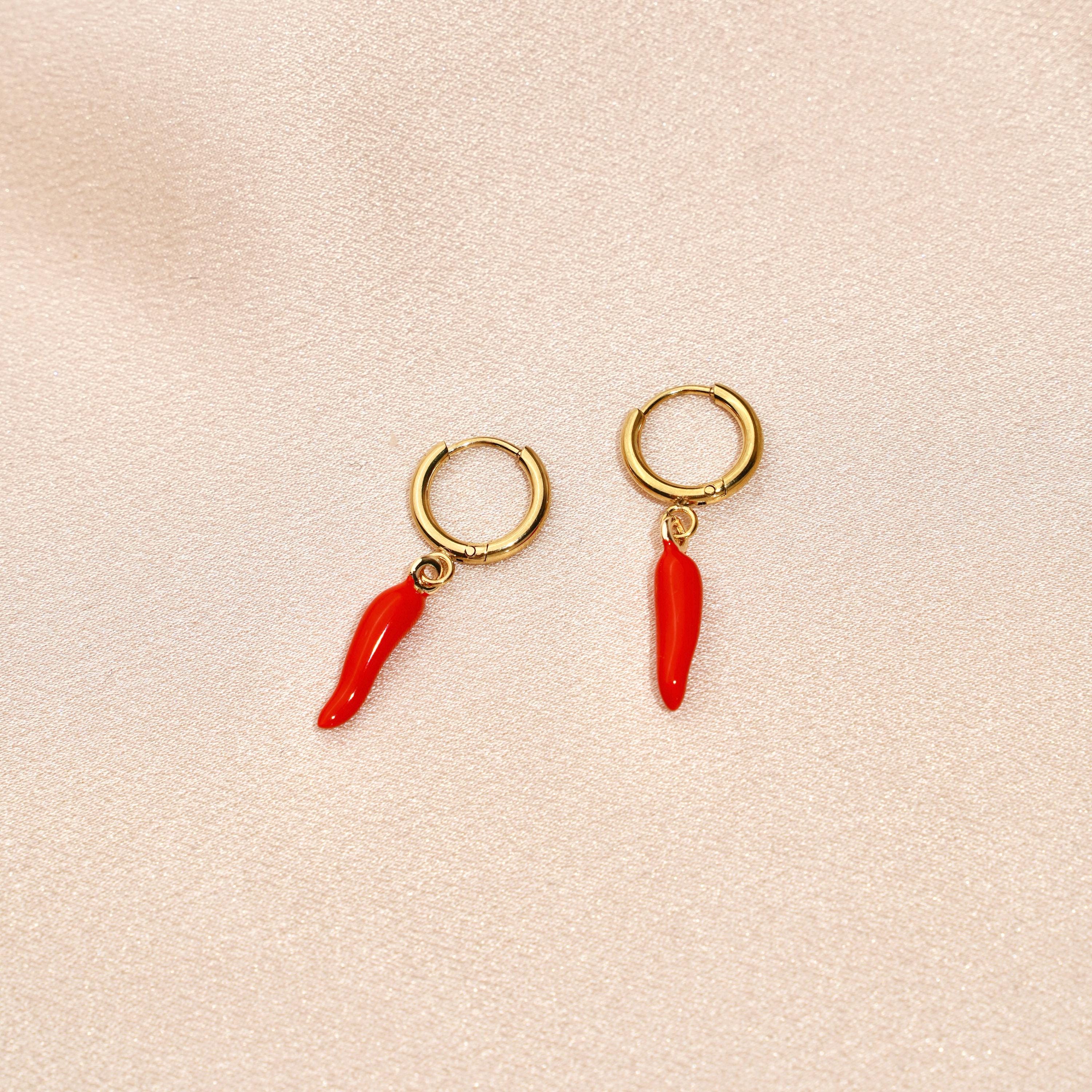 Petites créoles acier inoxydable pendentif piment rouge / Boucles d'oreilles dormeuses mini créoles chili