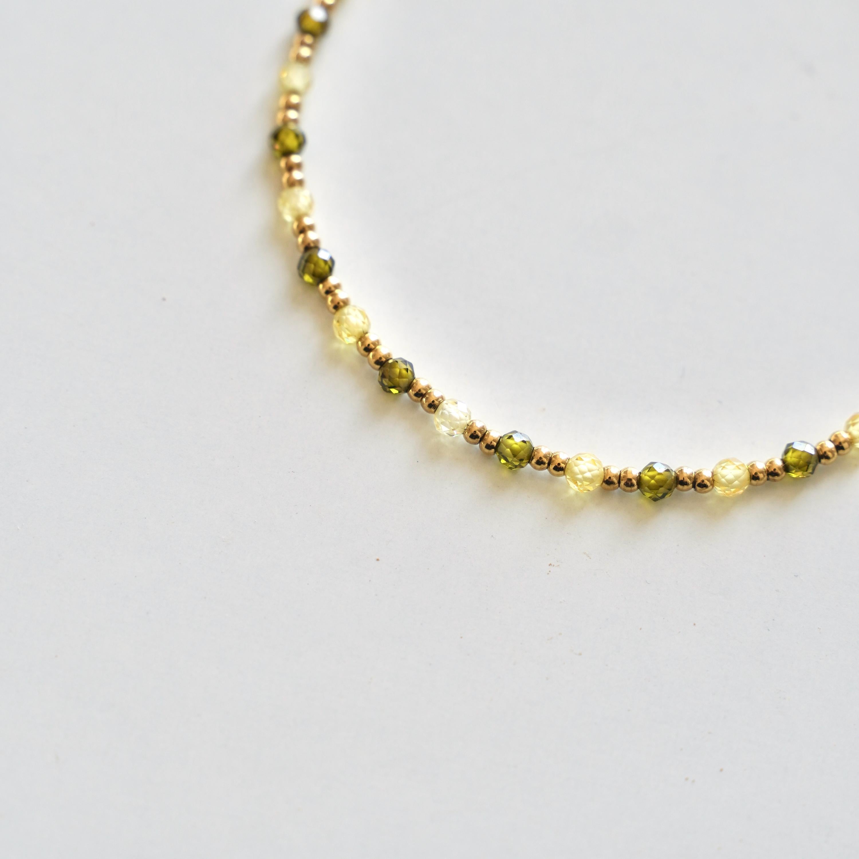 Bracelet perles en cristal vert / bracelet femme en perles vertes et dorées