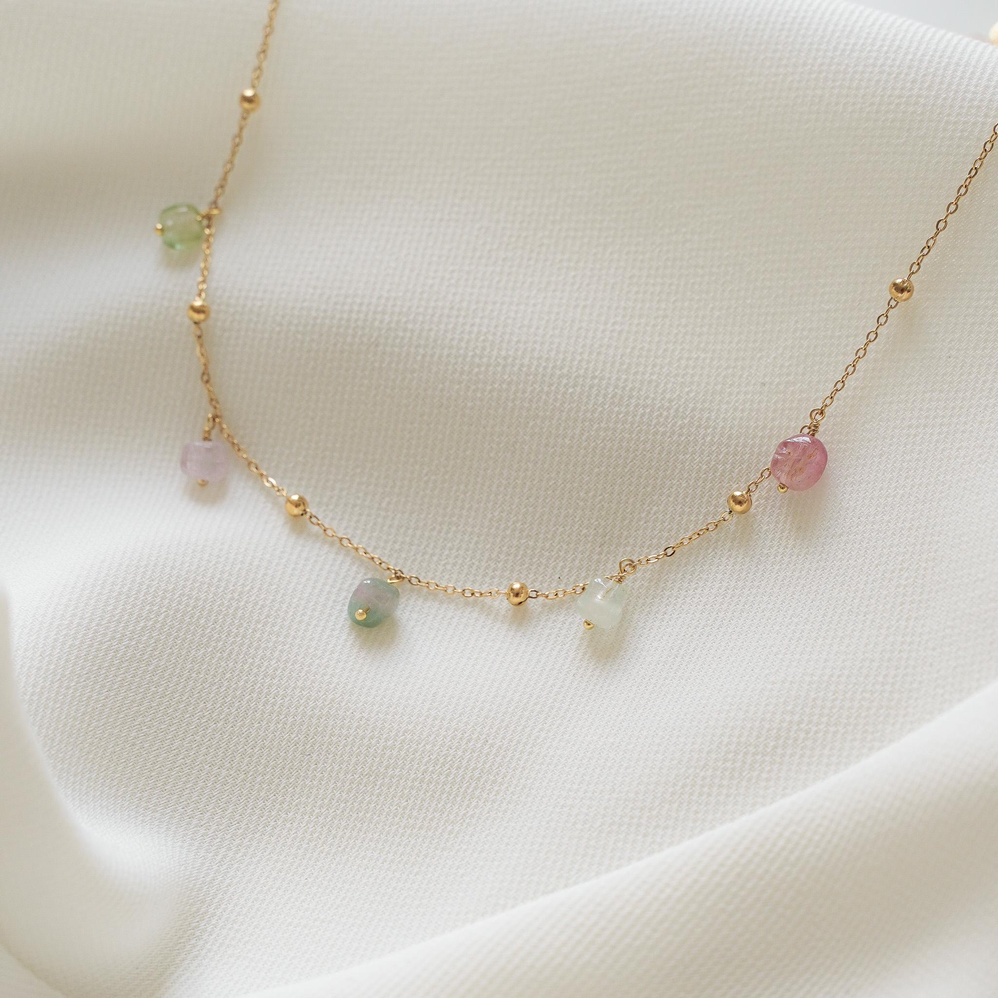 Collier acier inoxydable chaine billes pendants pierre naturelle tourmaline / Collier femme ras de cou minimaliste