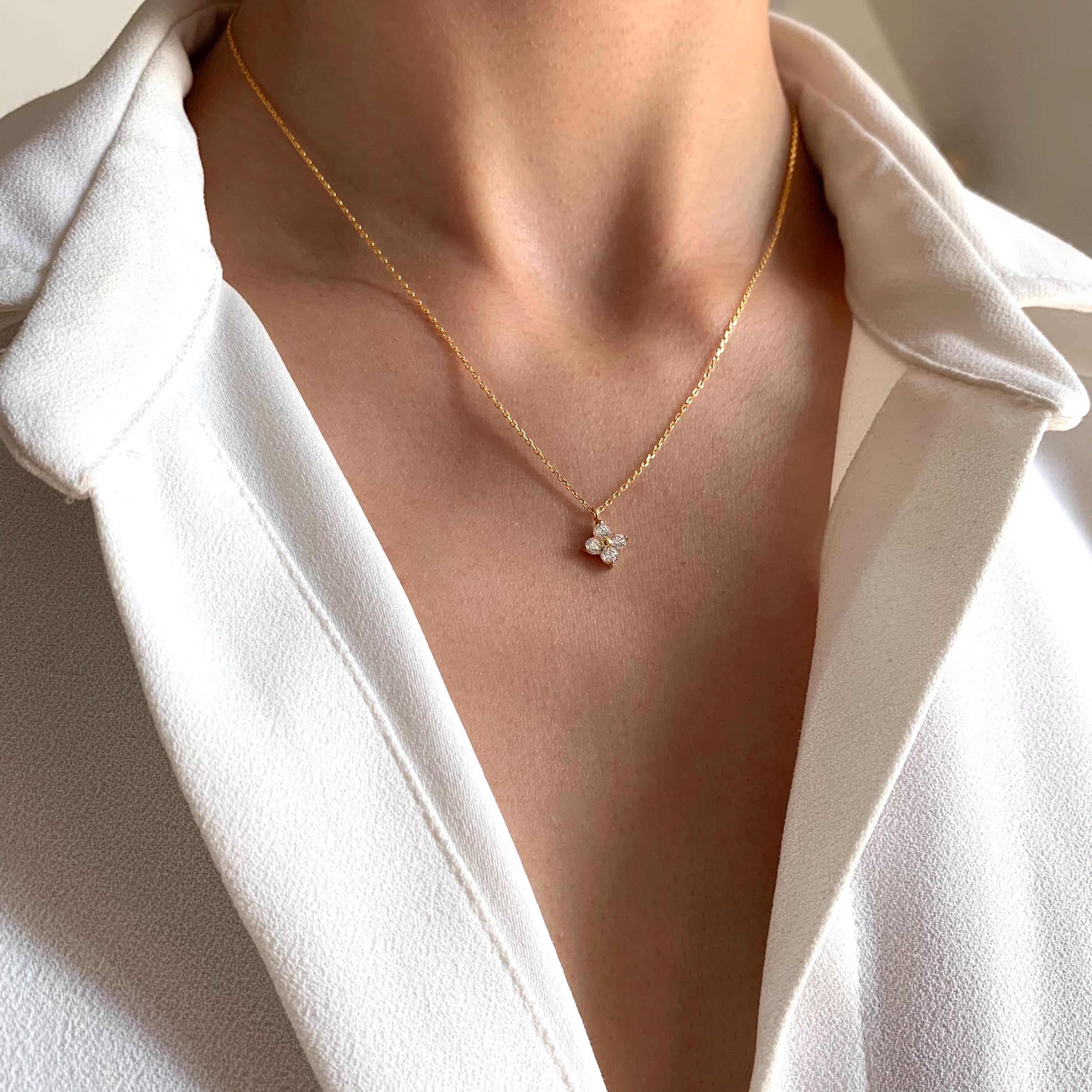 Collier acier inoxydable pendentif étoile oxydes de zirconium / Collier femme fin pendentif