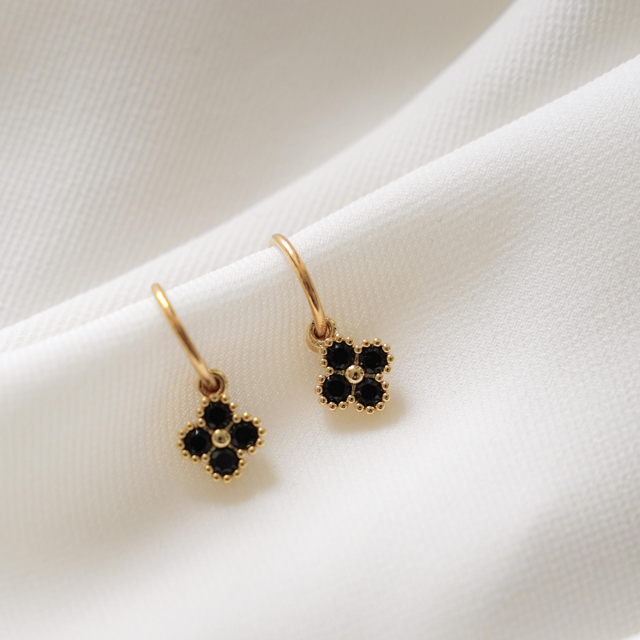 Boucles d'oreilles trèfle noir en acier inoxydable et oxyde de zirconium