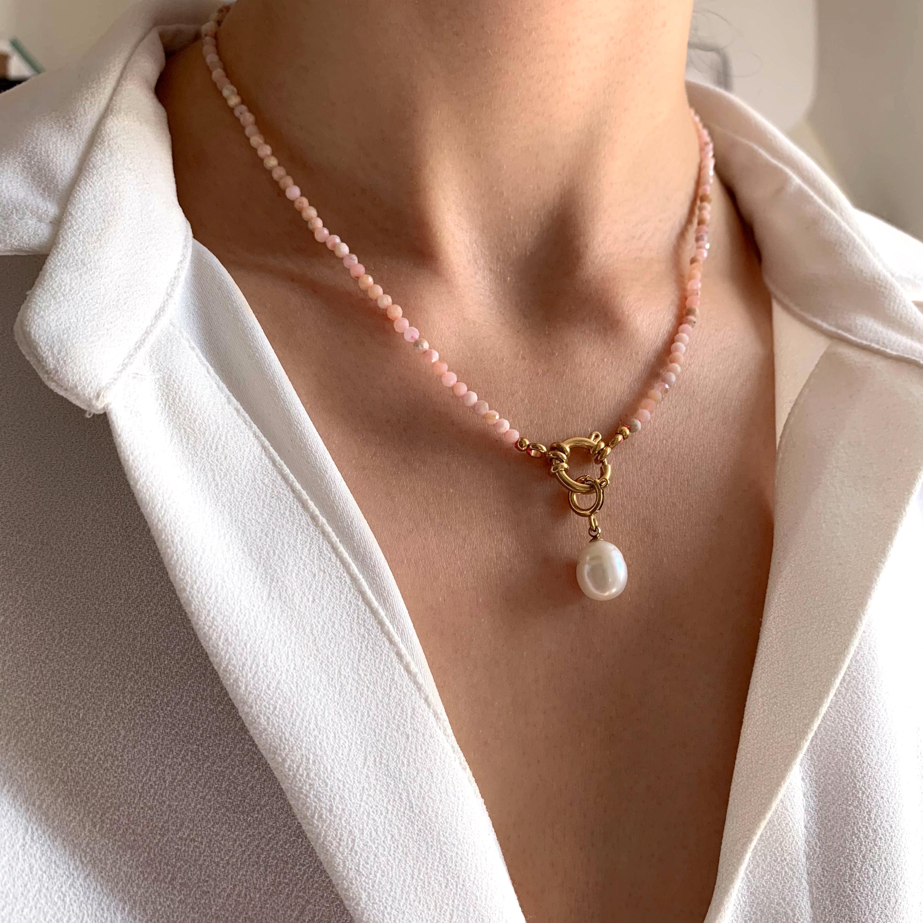 Collier pierre naturelle Rhodonite et perle d'eau douce / Collier femme perles rose pâle et nacre