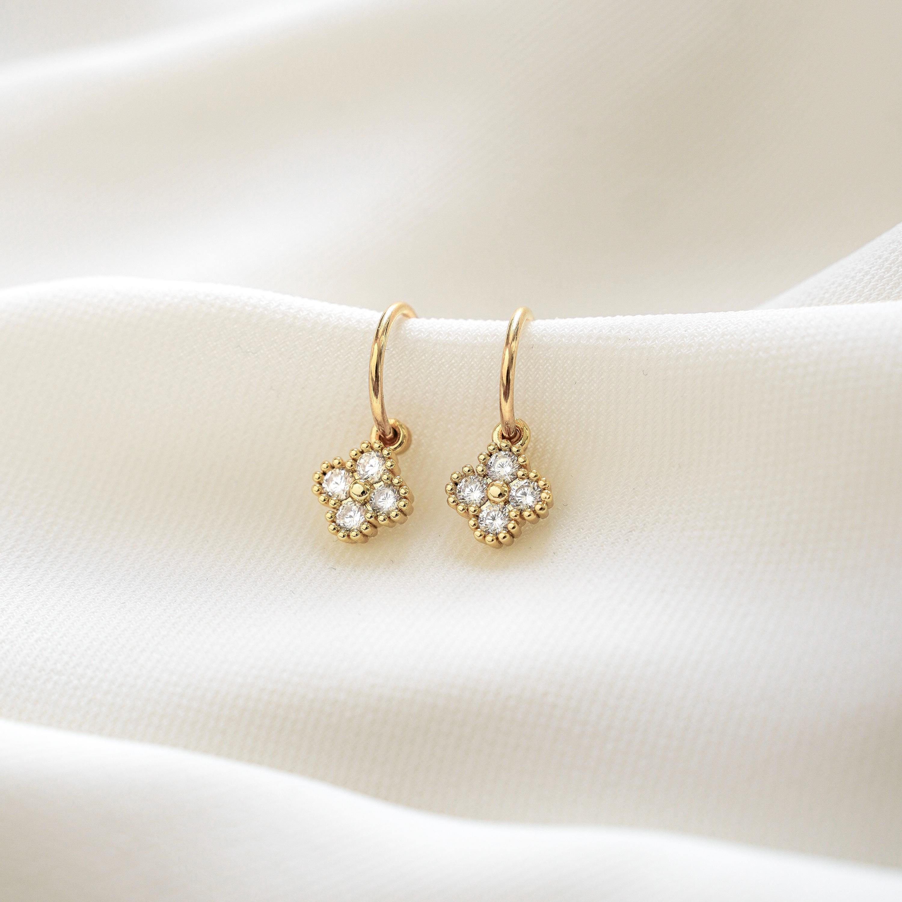 Boucles d'oreilles trèfle noir en acier inoxydable et oxyde de zirconium