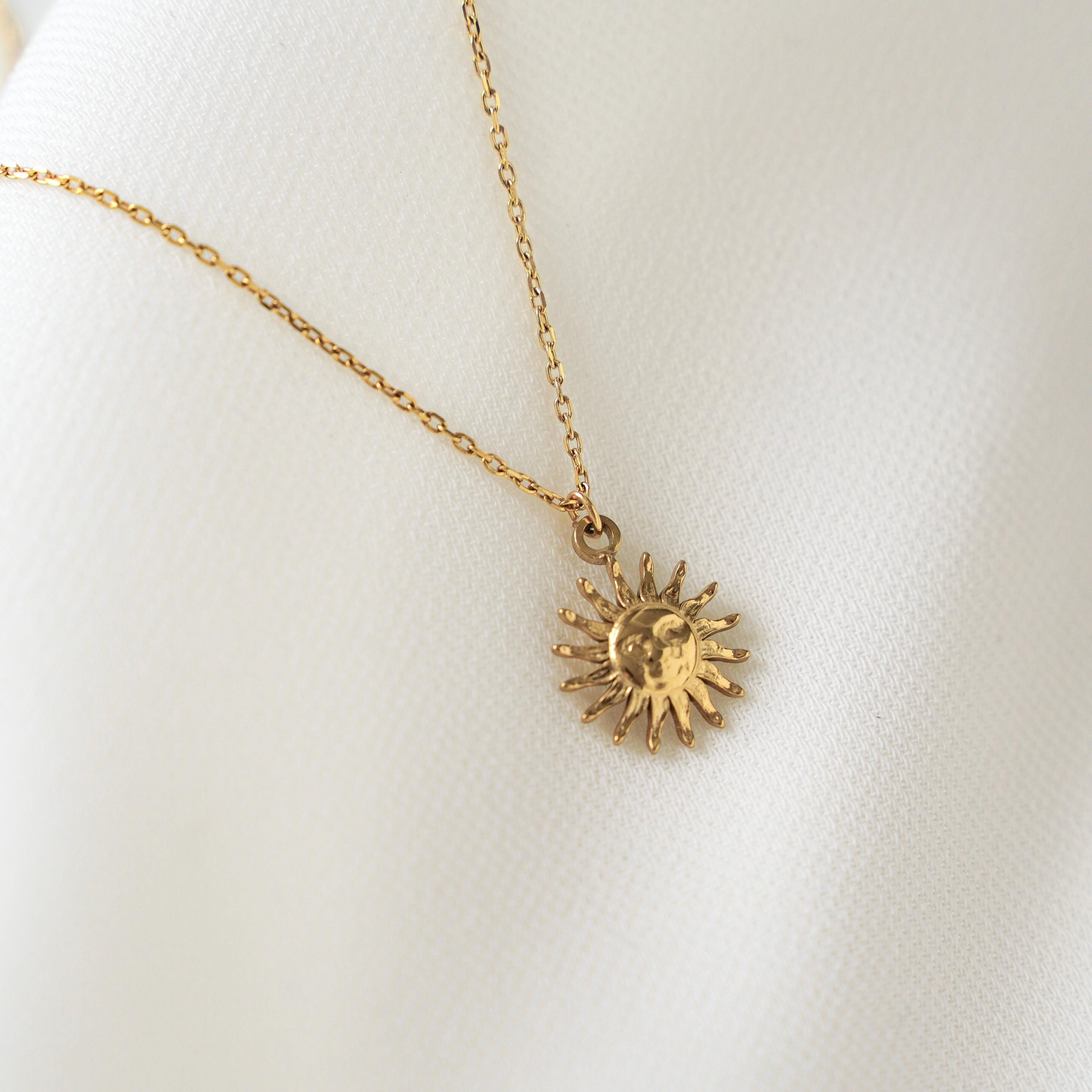 Collier pendentif soleil / Collier femme minimaliste chaine fine acier inoxydable / Cadeau femme