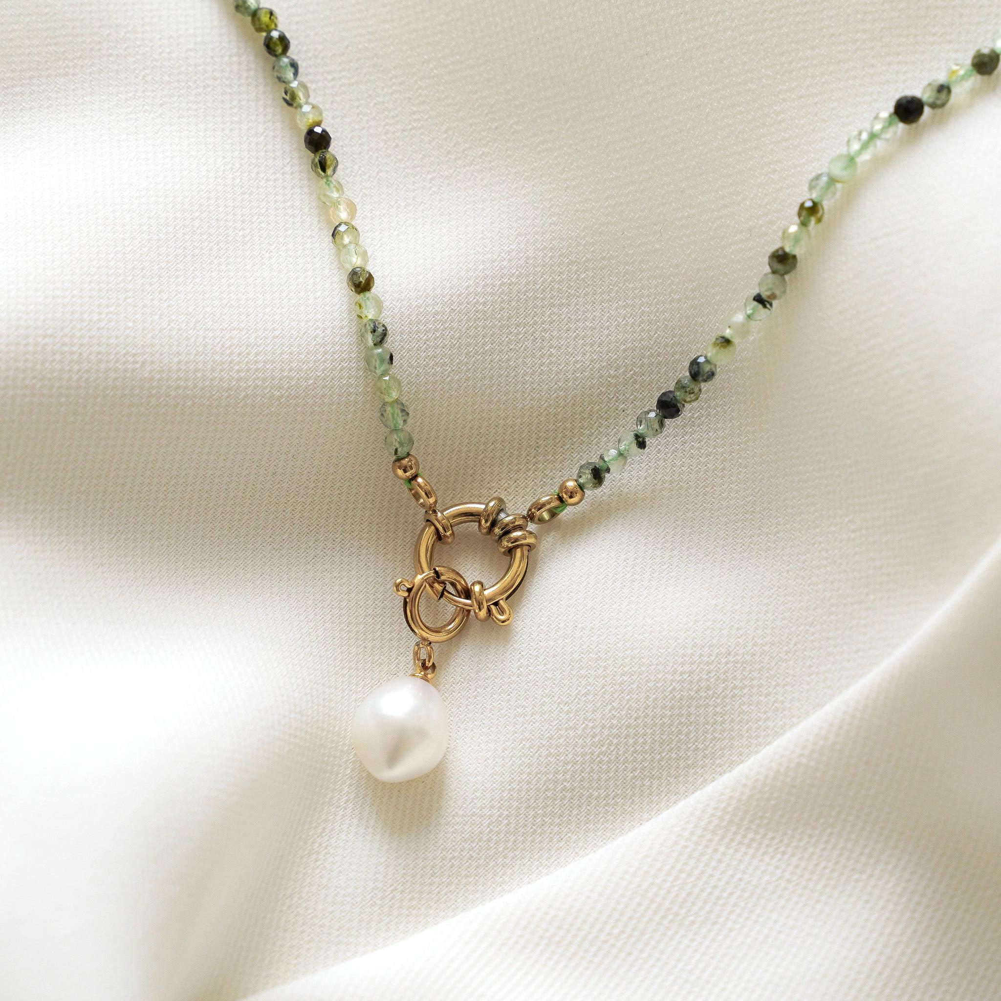 Collier pierre naturelle préhnite et perle d'eau douce / Collier femme perles pendentif nacre