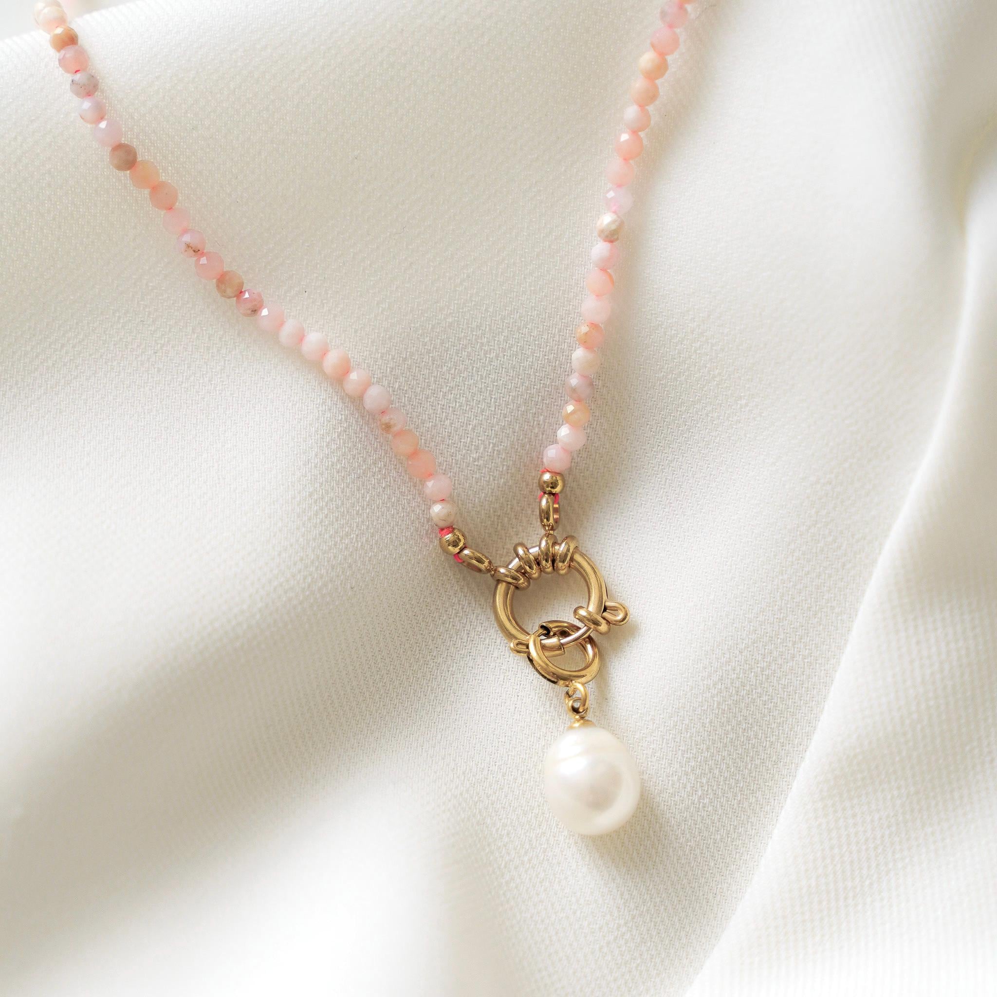 Collier pierre naturelle Rhodonite et perle d'eau douce / Collier femme perles rose pâle et nacre