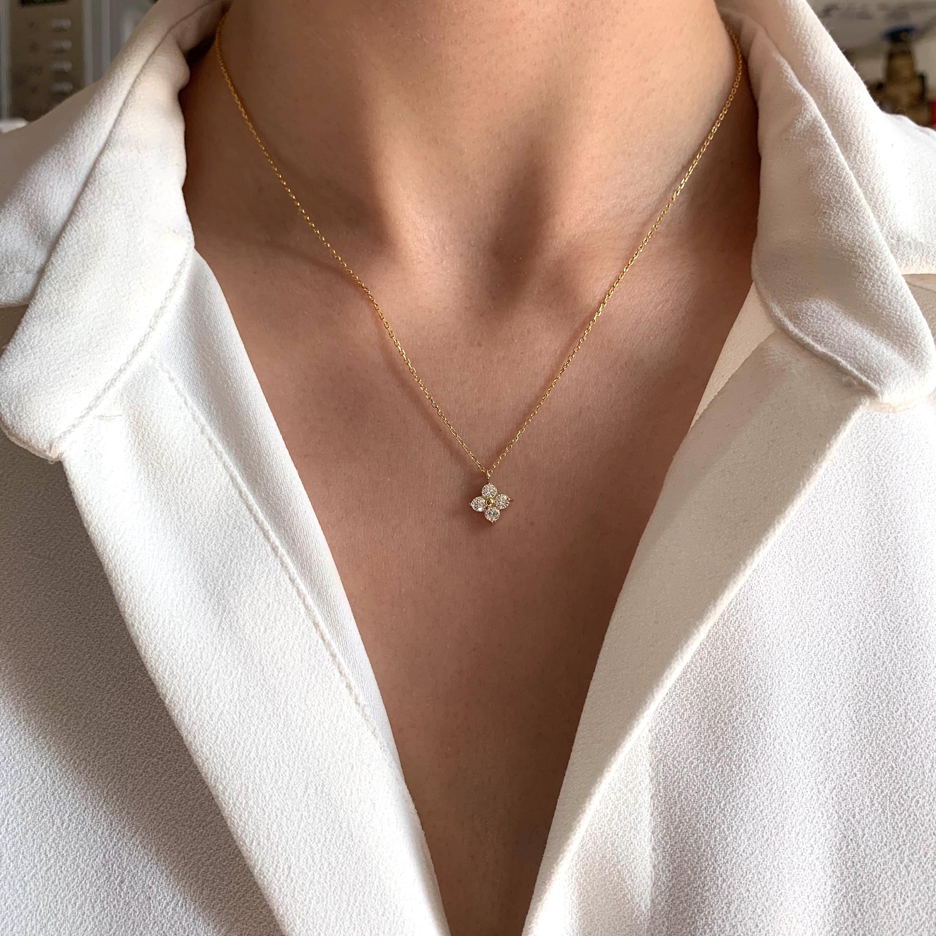 Collier acier inoxydable pendentif étoile oxydes de zirconium / Collier femme fin pendentif