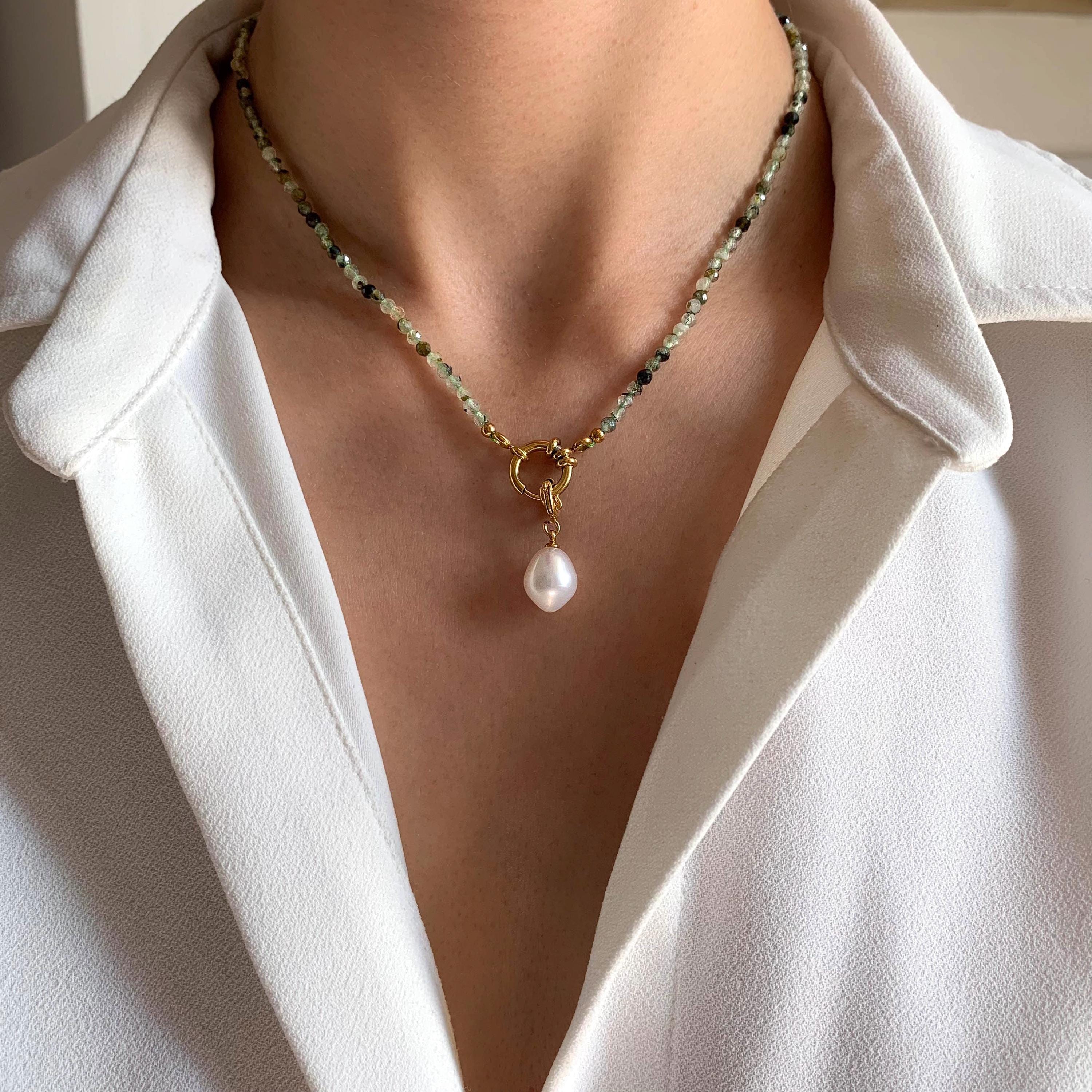 Collier pierre naturelle préhnite et perle d'eau douce / Collier femme perles pendentif nacre