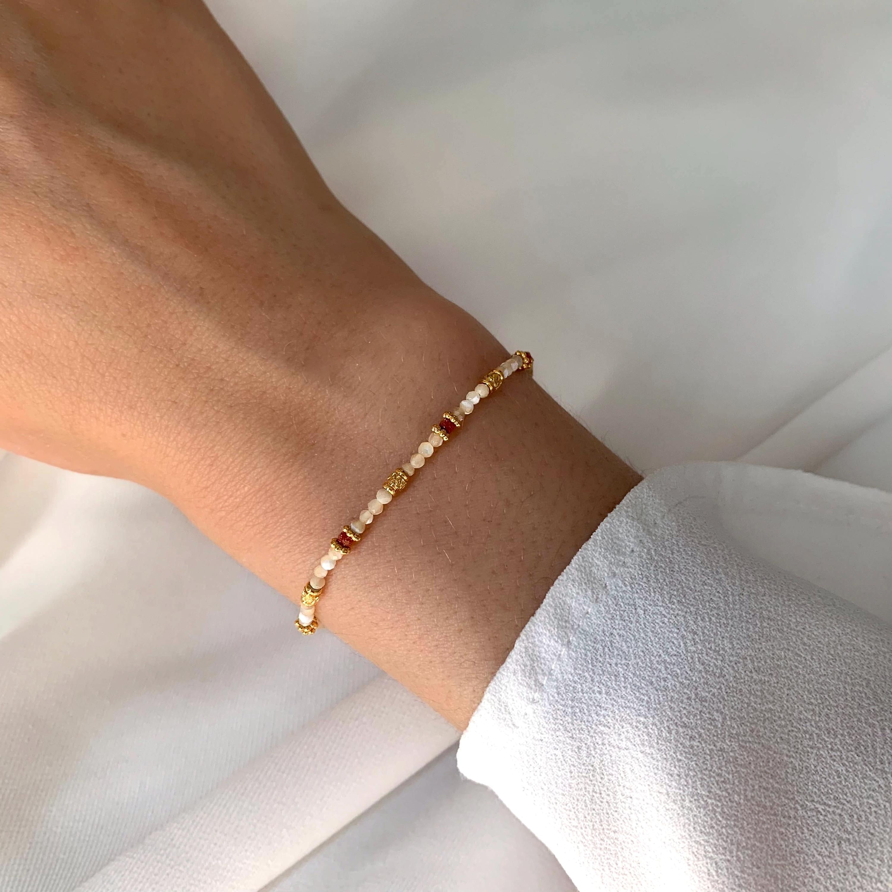 Bracelet perles en nacre blanche / bracelet femme pierre nacre