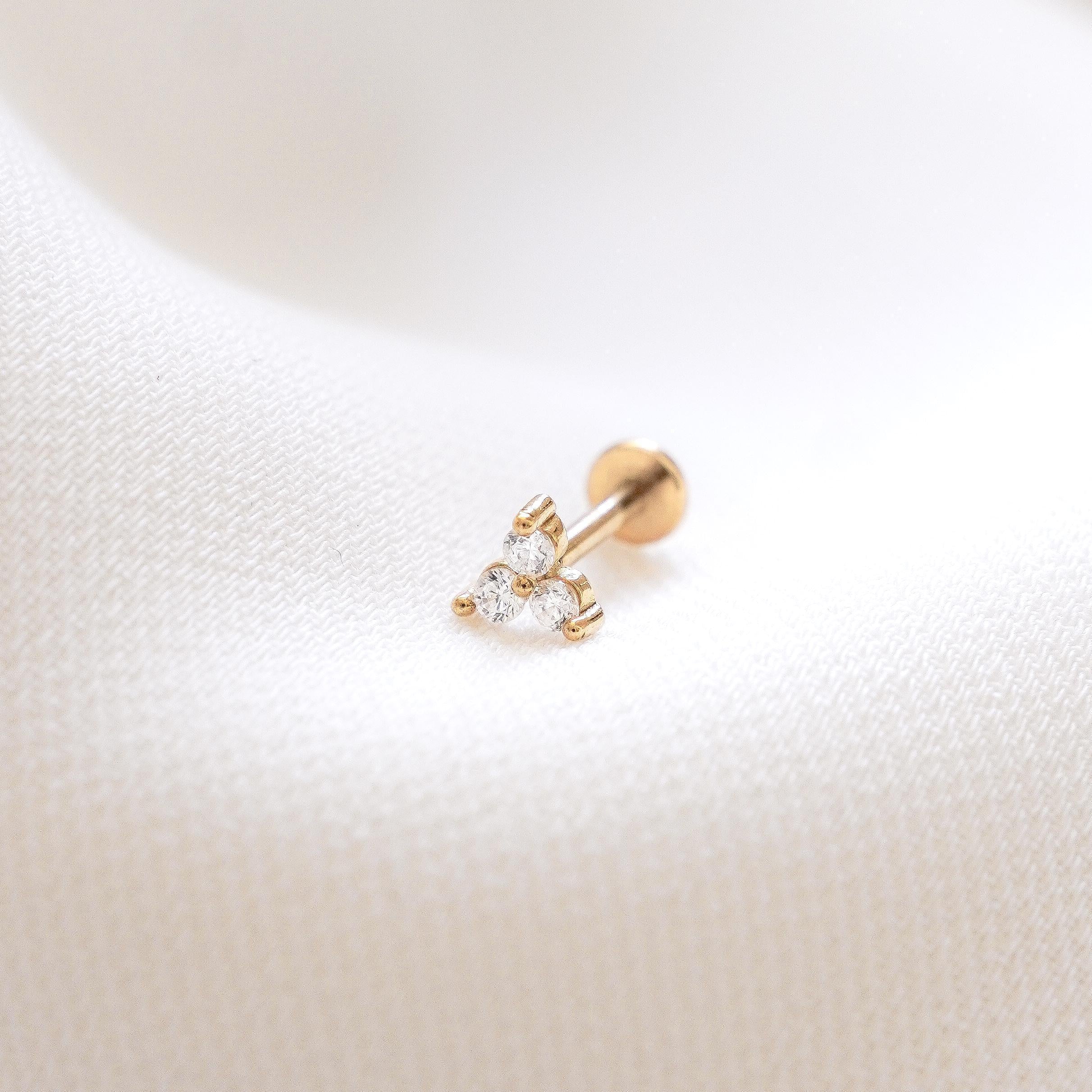 Piercing d'oreille en oxyde de zirconium et acier inoxydable / Boucle d'oreille minimaliste individuelle