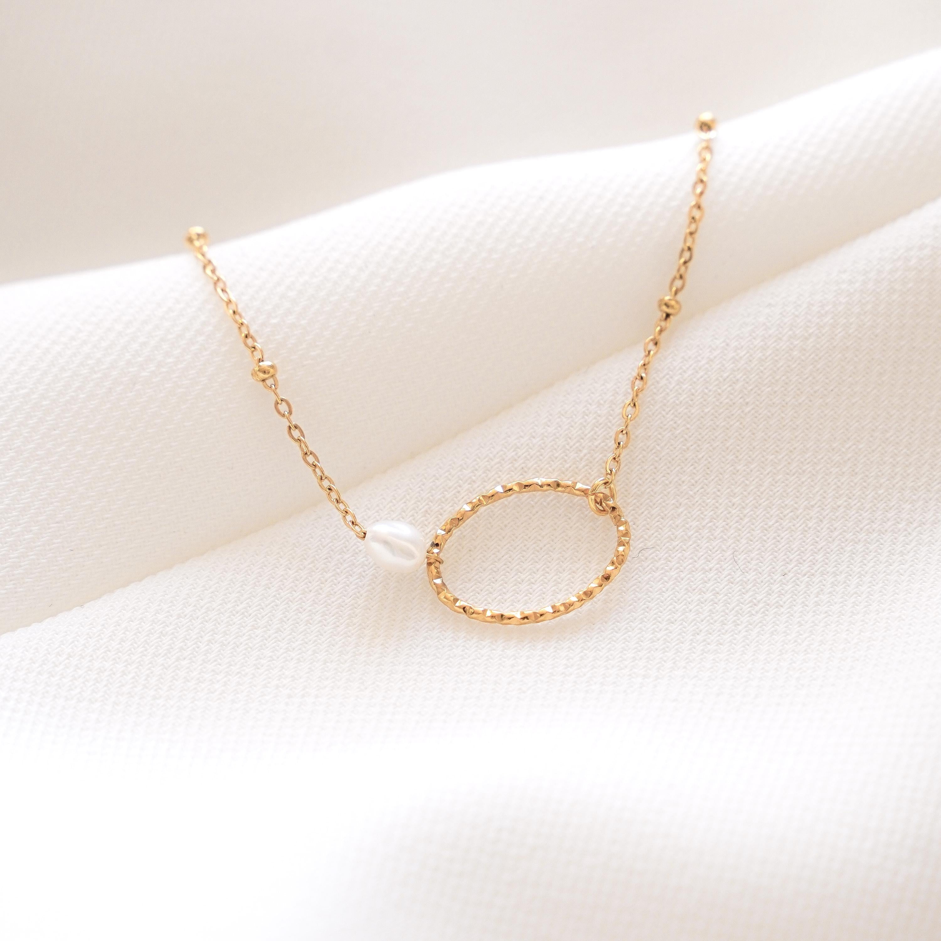 Bracelet acier inoxydable perle nacrée / Bracelet anneau ovale doré chaine fine perle blanche