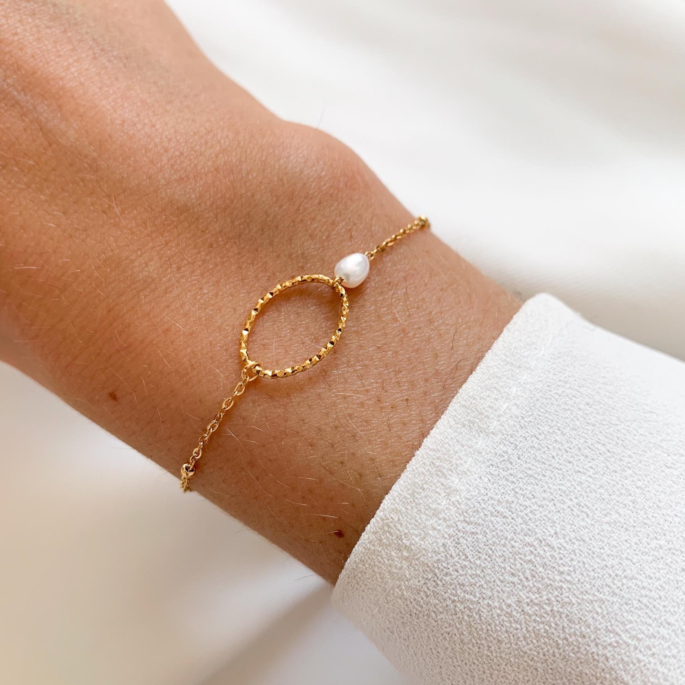 Bracelet acier inoxydable perle nacrée / Bracelet anneau ovale doré chaine fine perle blanche