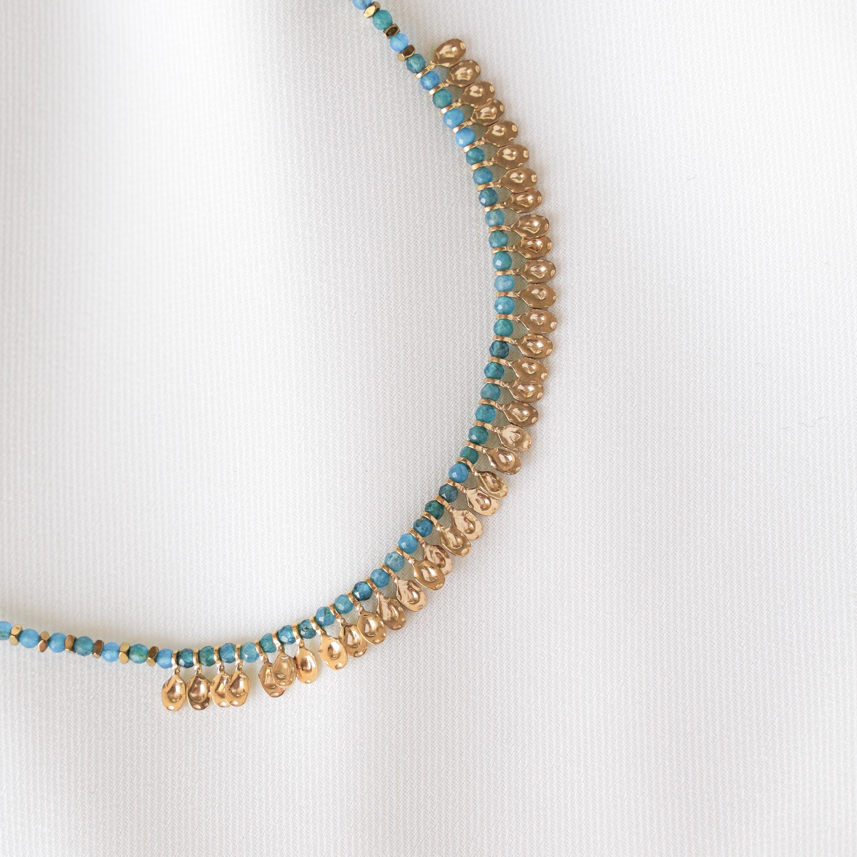 Collier pierre naturelle Apatite pendants dorés / Collier femme perles bleues