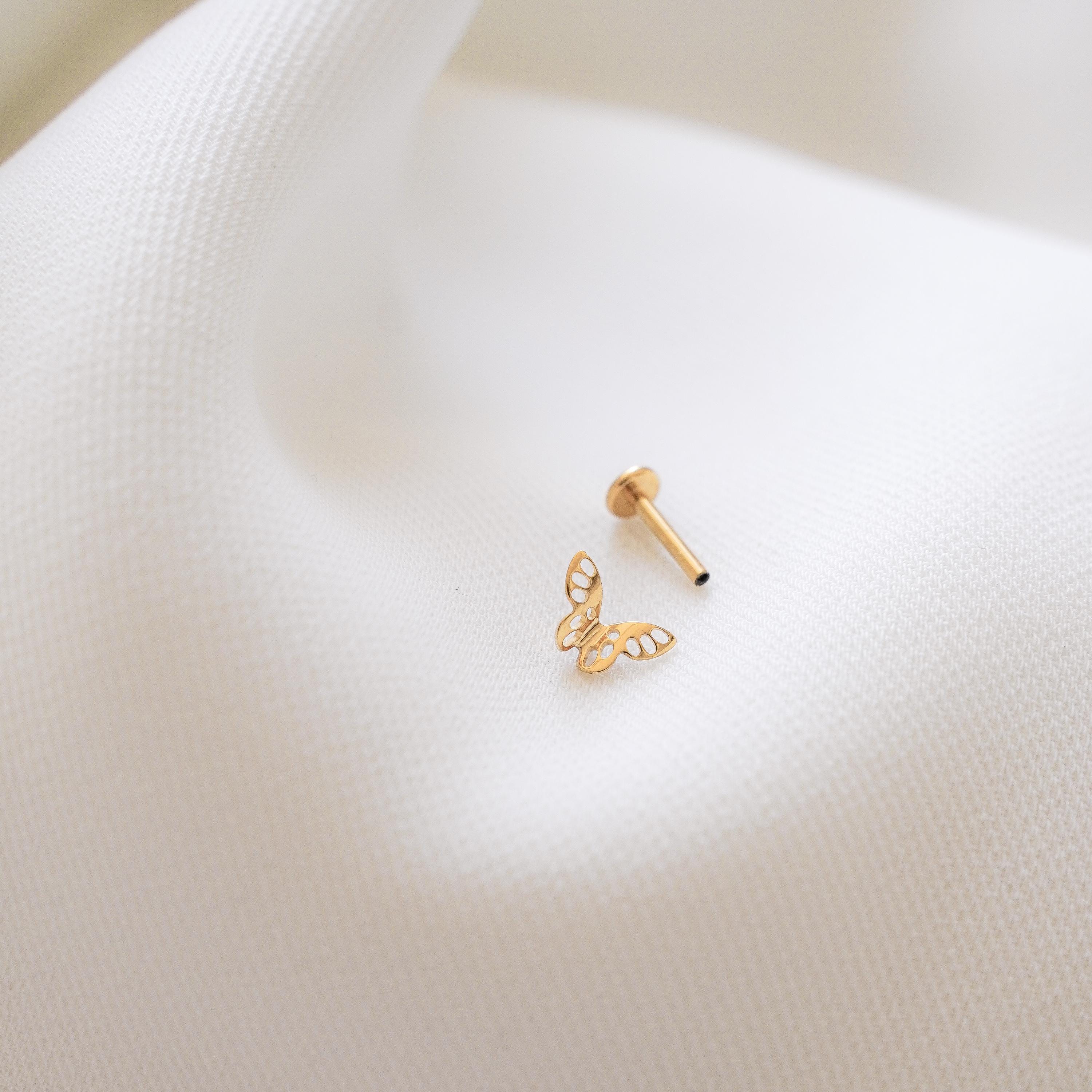 Piercing papillon en acier inoxydable / Boucle d'oreille minimaliste individuelle
