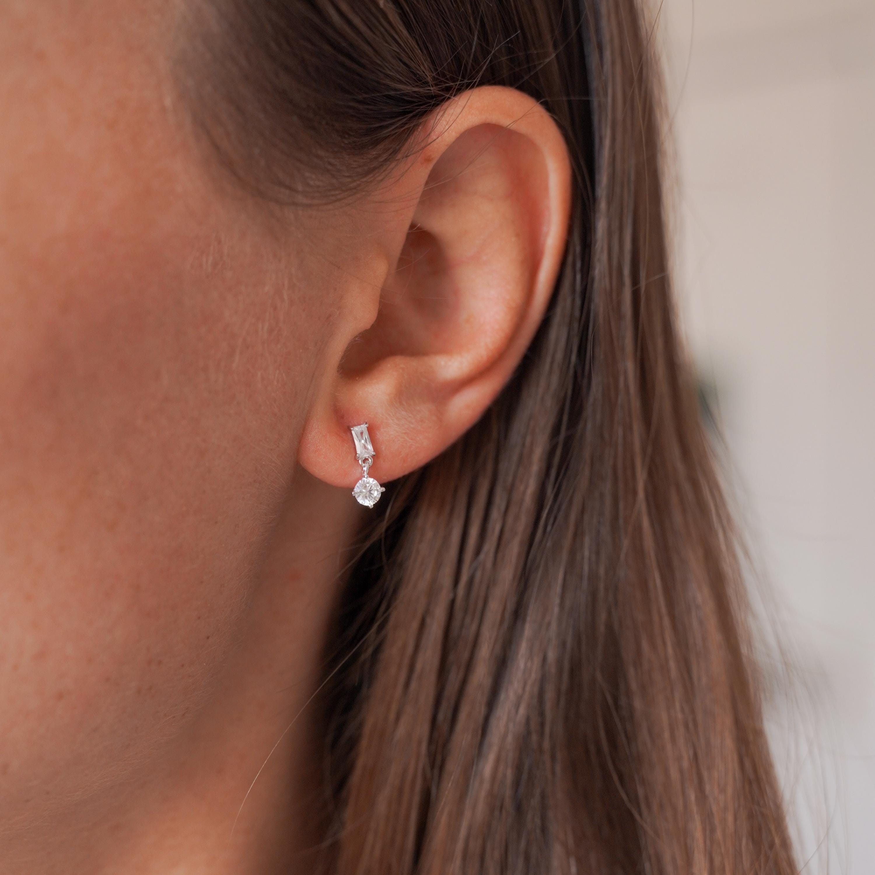 Piercing d'oreille Argent 925 pendant serti d'oxydes de zirconium / Boucle d'oreille minimaliste individuelle en argent