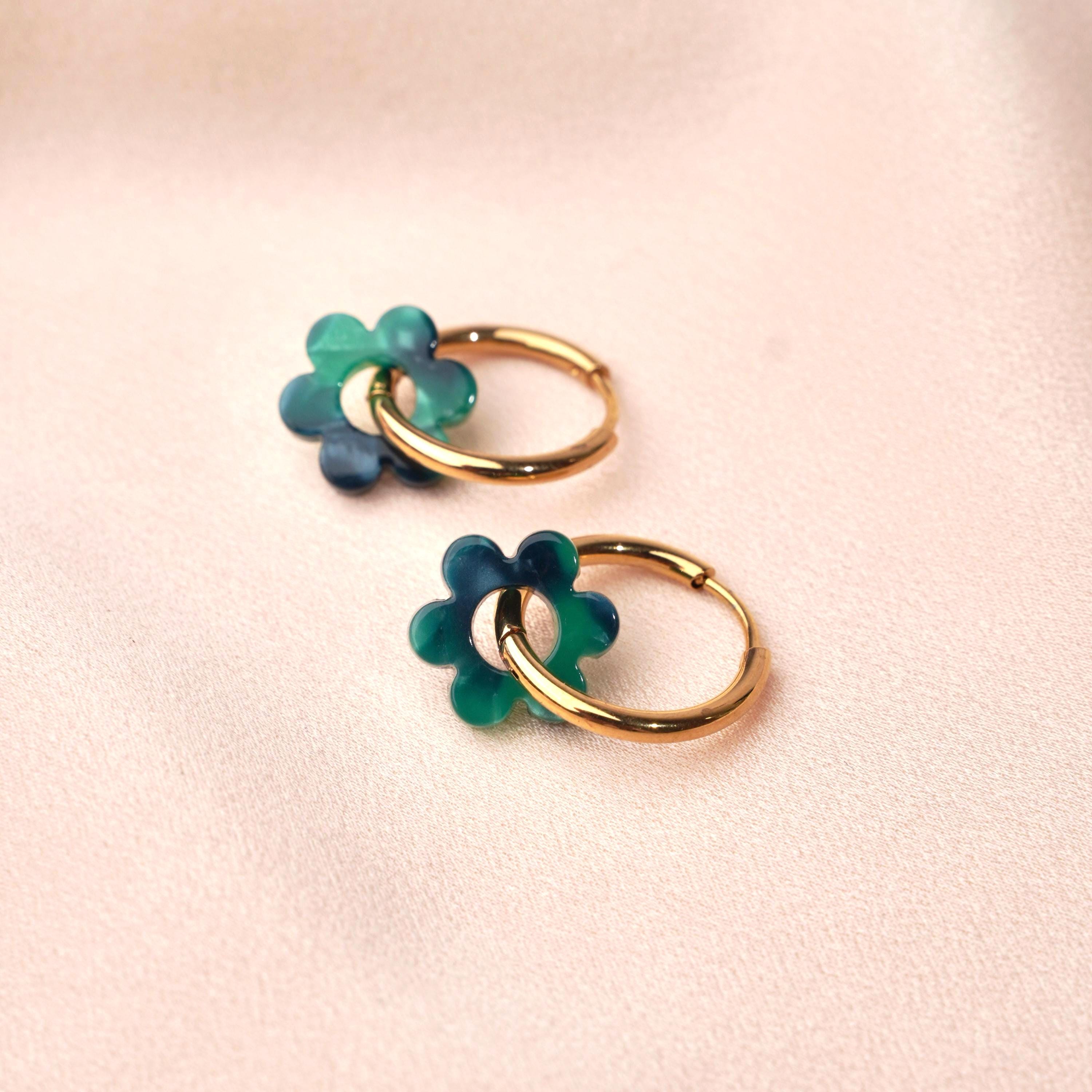 Petites créoles acier inoxydable fleur blanche / Boucles d'oreilles anneau pendentif fleur