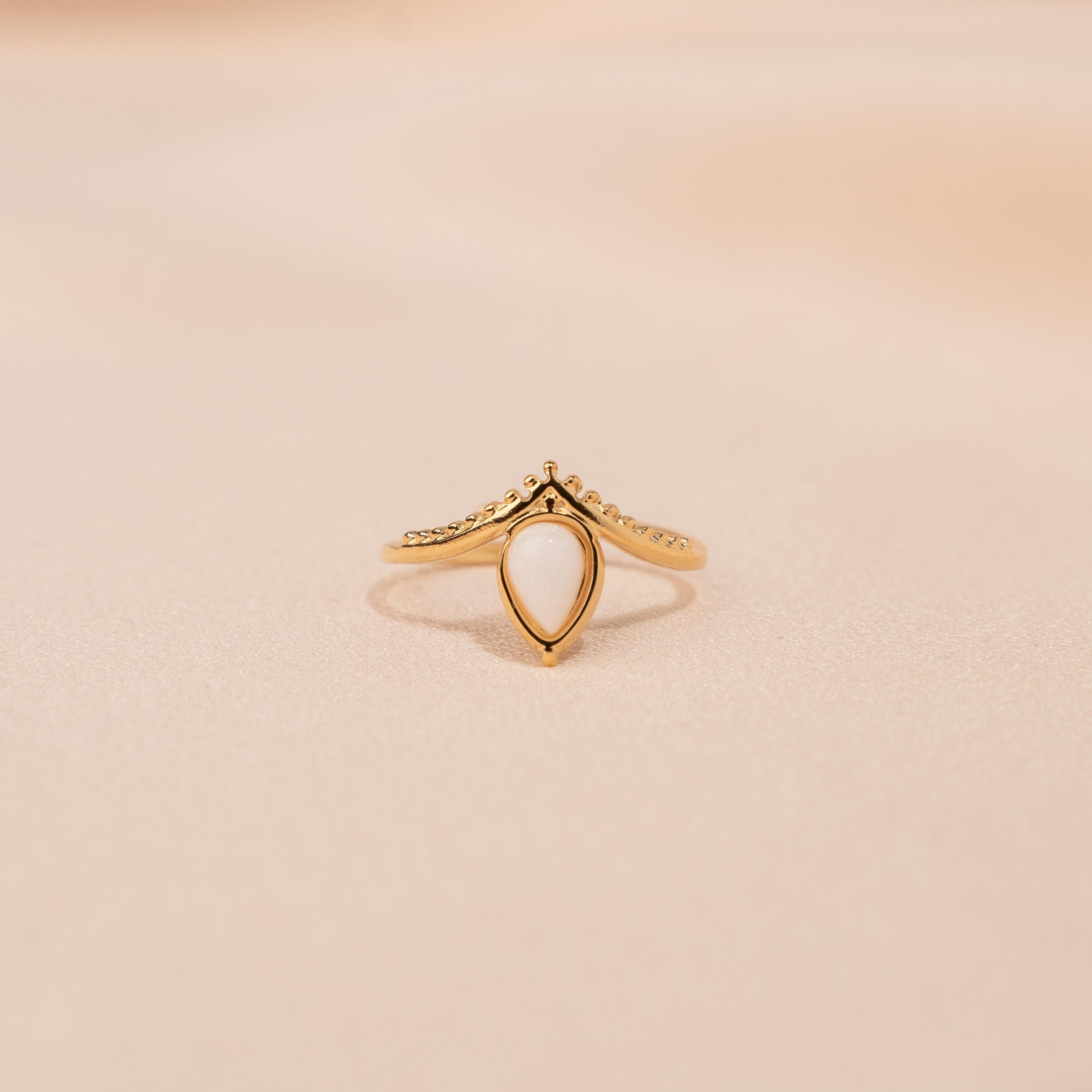 Bague femme acier inoxydable moderne pierre naturelle agate blanche / bague fine réglable dorée water resistant