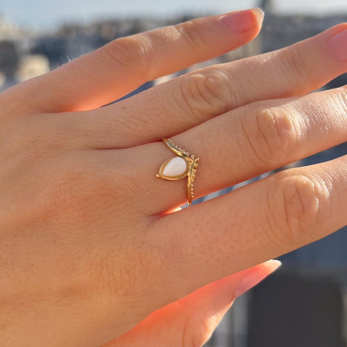 Bague femme acier inoxydable moderne pierre naturelle agate blanche / bague fine réglable dorée water resistant