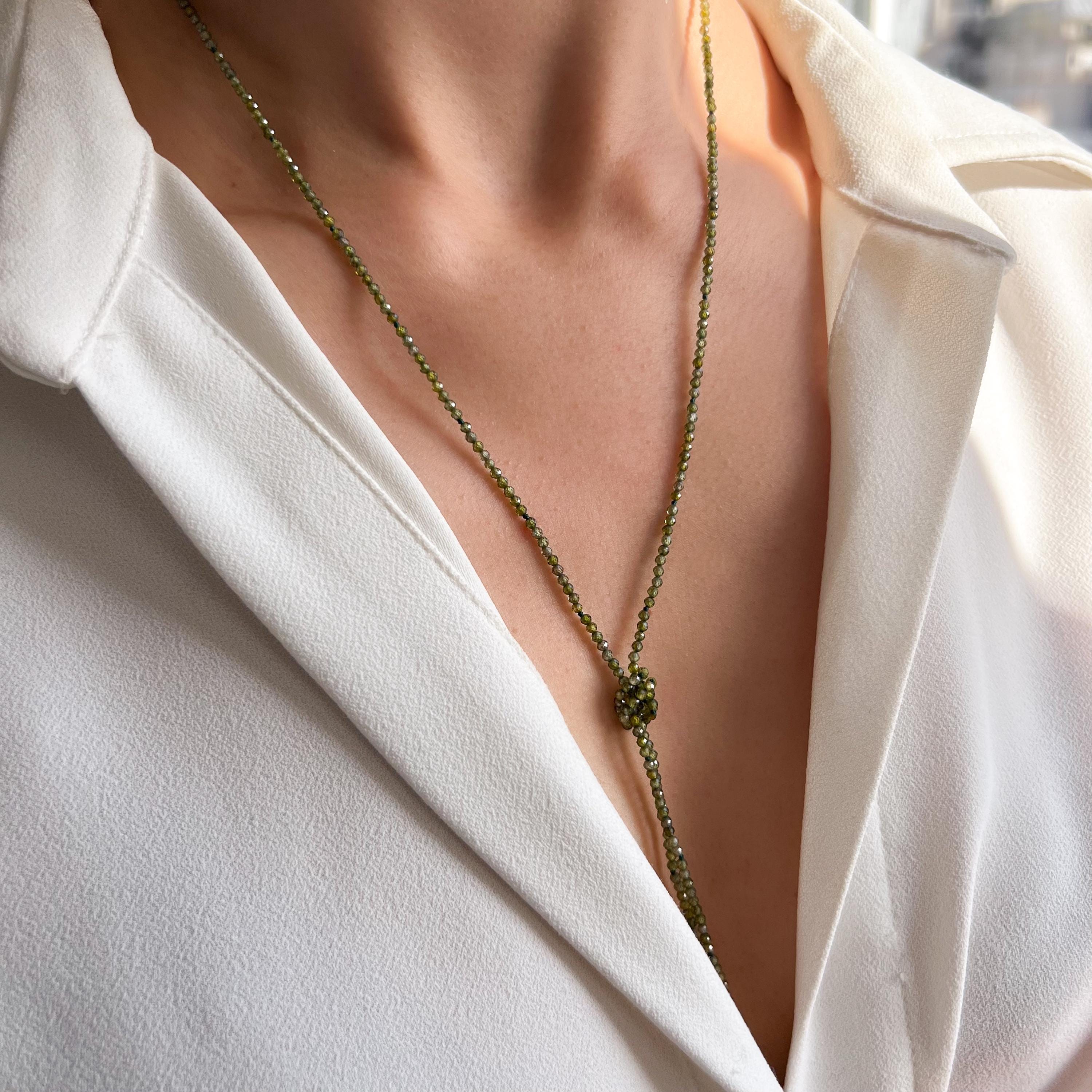 Collier perles en cristal vert et perles baroques / Collier femme perles vertes et perles d'eau douce en nacre