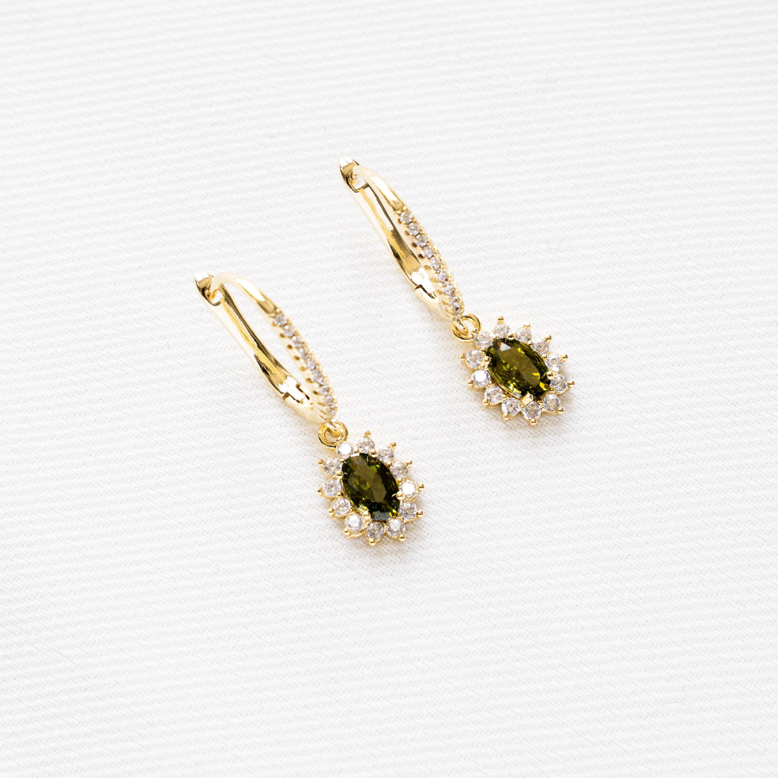 Boucles d'oreilles classiques en acier inoxydable mini créoles pendantes pierre ovale cristal vert et oxyde de zirconium