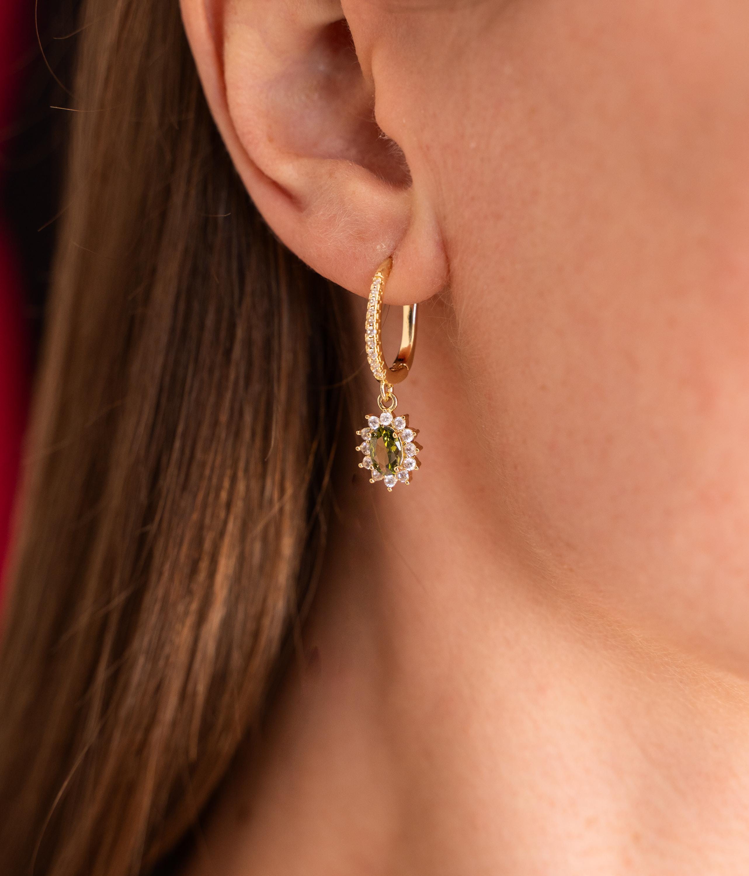 Boucles d'oreilles classiques en acier inoxydable mini créoles pendantes pierre ovale cristal vert et oxyde de zirconium
