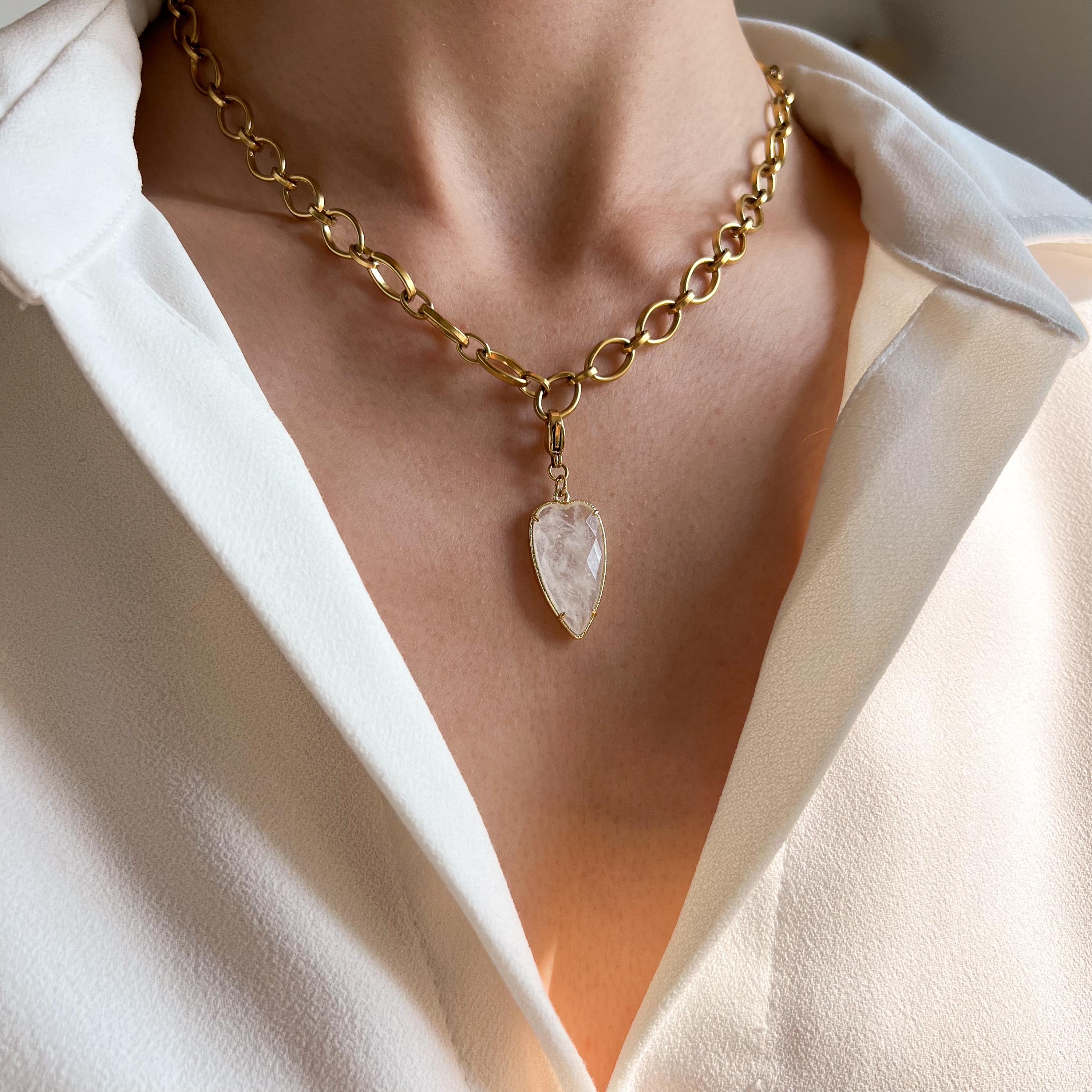 Collier pendentif coeur en cristal de roche chaine épaisse en acier inoxydable / Collier femme chaine anneaux ovales pierre naturelle