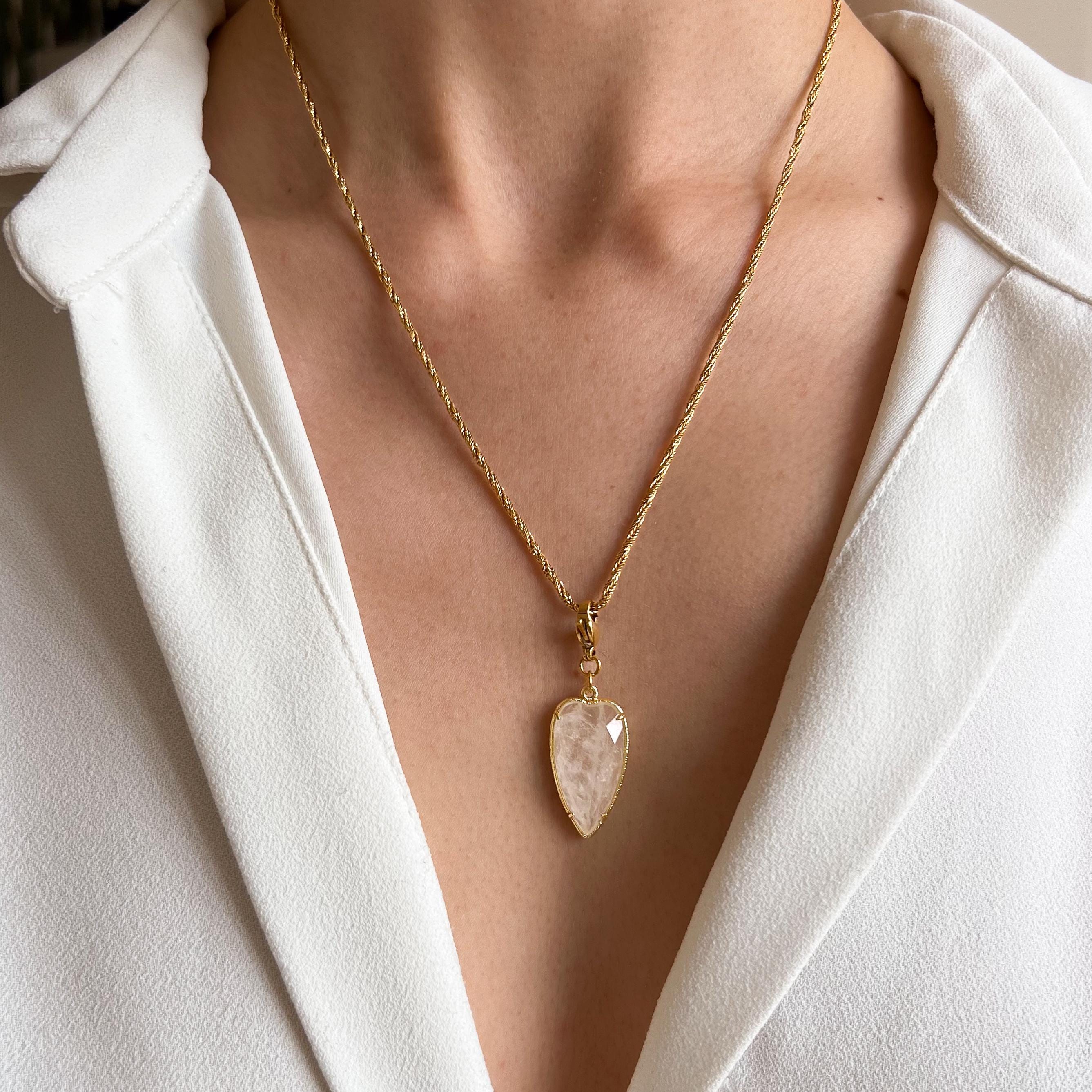 Collier pendentif coeur en cristal de roche chaine torsadée en acier inoxydable doré / Collier femme pierre naturelle blanche